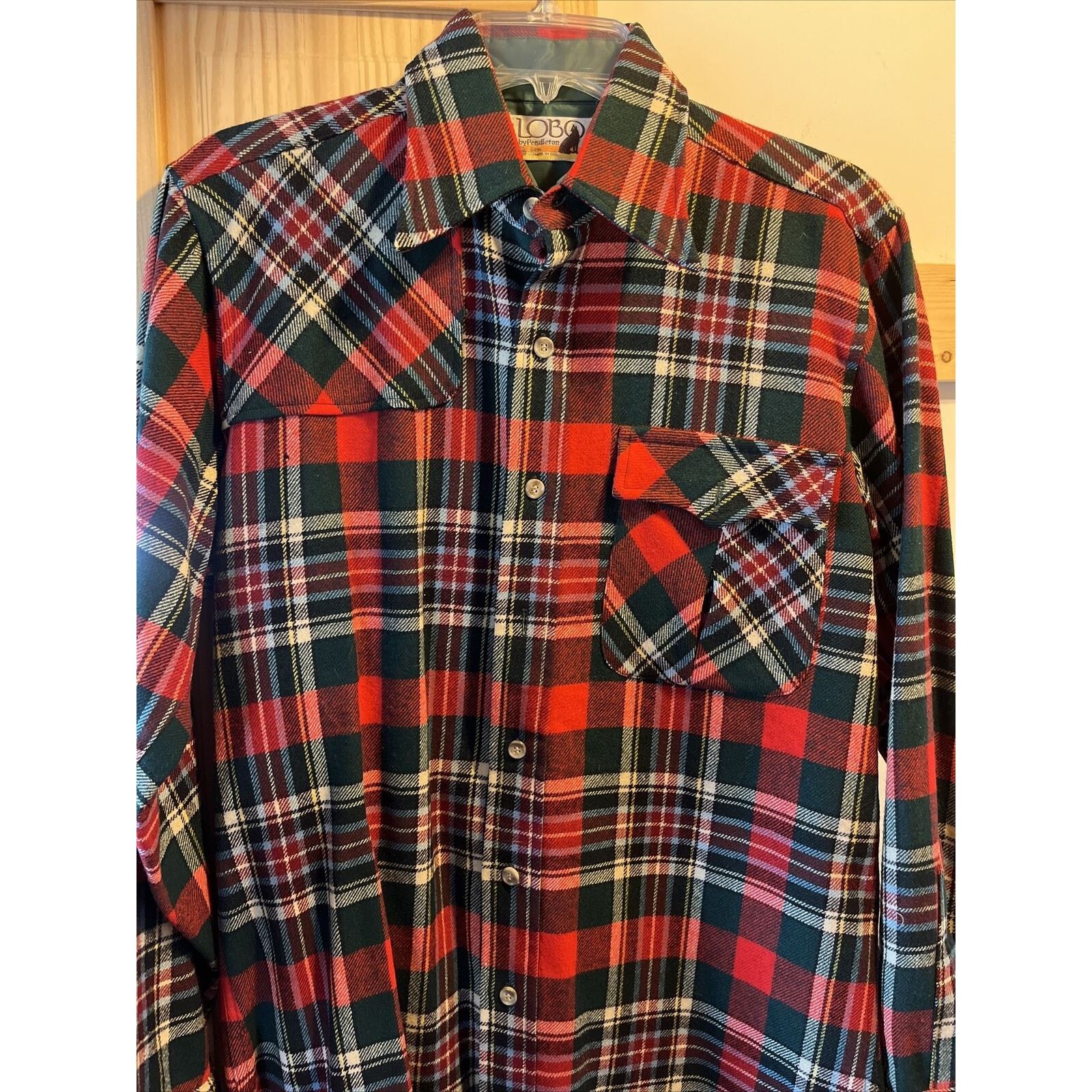 Pendleton Pendleton Lobo VTG Mens M red plaid long sleeve wool flannel Size US M / EU 48-50 / 2 - 7 Thumbnail