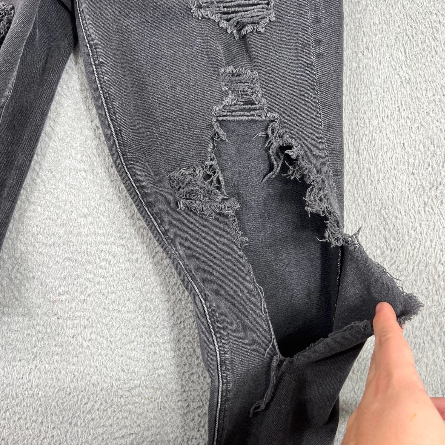 American Eagle Outfitters VINTAGE American Eagle Outfitters Women's Mom Jeans Size 4 Black Distressed Stretch Denim Size 27" / US 4 / IT 40 - 3 Thumbnail