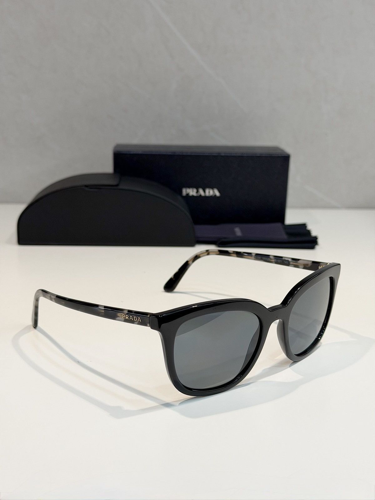 Prada × Streetwear × Vintage PRADA 2004 Logo Sunglasses SPR60E