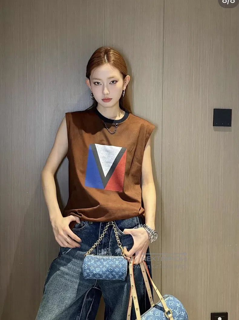 Louis Vuitton Louis Vuitton 24 Chocolate Geometric Chain Vest Size US XXS / EU 40 - 9 Thumbnail