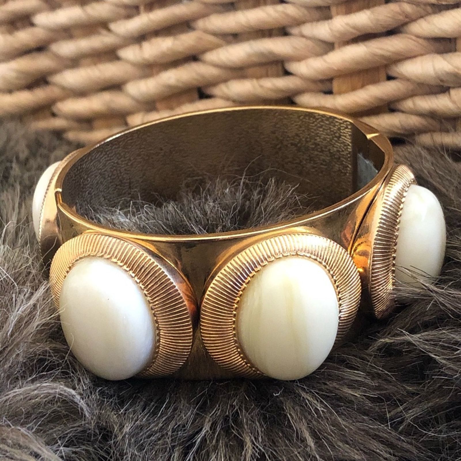 Vintage Vintage Two Sisters cream quartz stone bracelet Size ONE SIZE - 1 Thumbnail