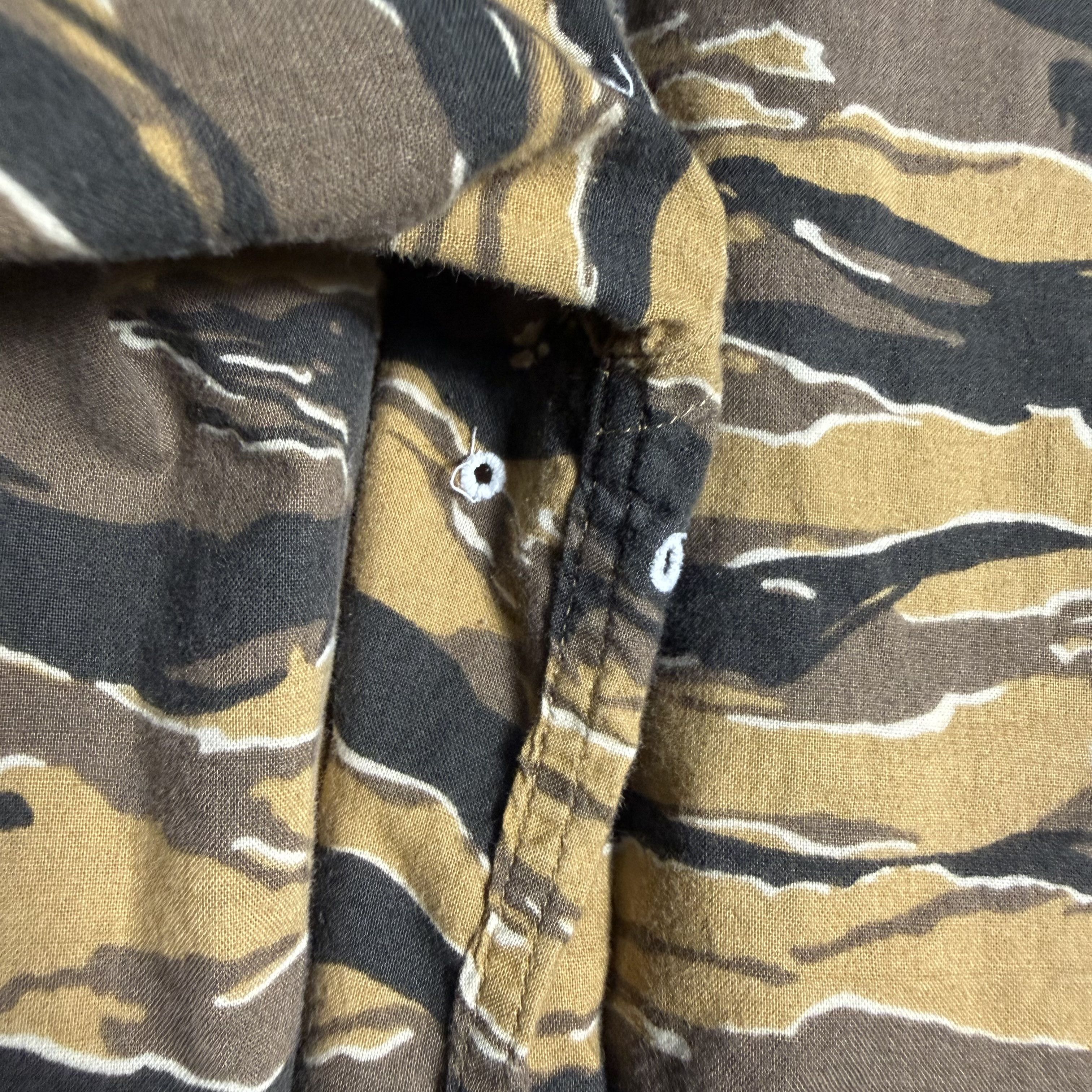 Beams Plus 🔥RARE🔥Vintage Beams Japanese Brand Camo Button Up Shirt Size US L / EU 52-54 / 3 - 3 Thumbnail