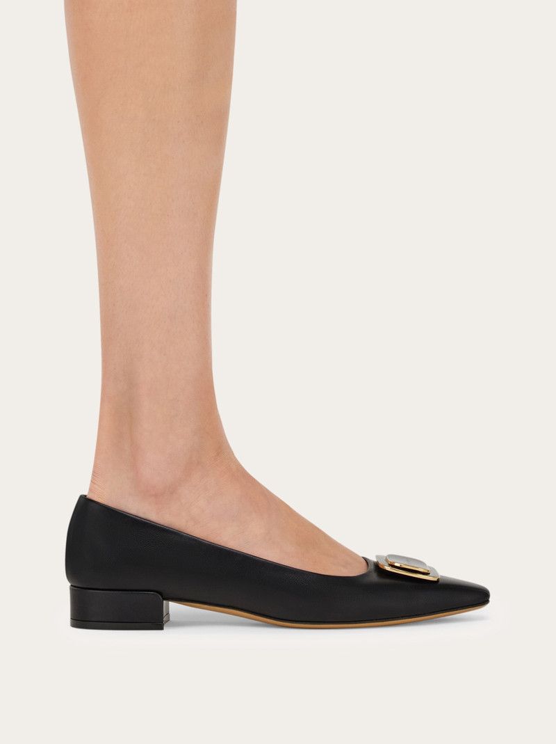 Salvatore Ferragamo o1s1rm0526 New Vara Plate Ballet Flats in Black Size US 8 / IT 38 - 3 Thumbnail