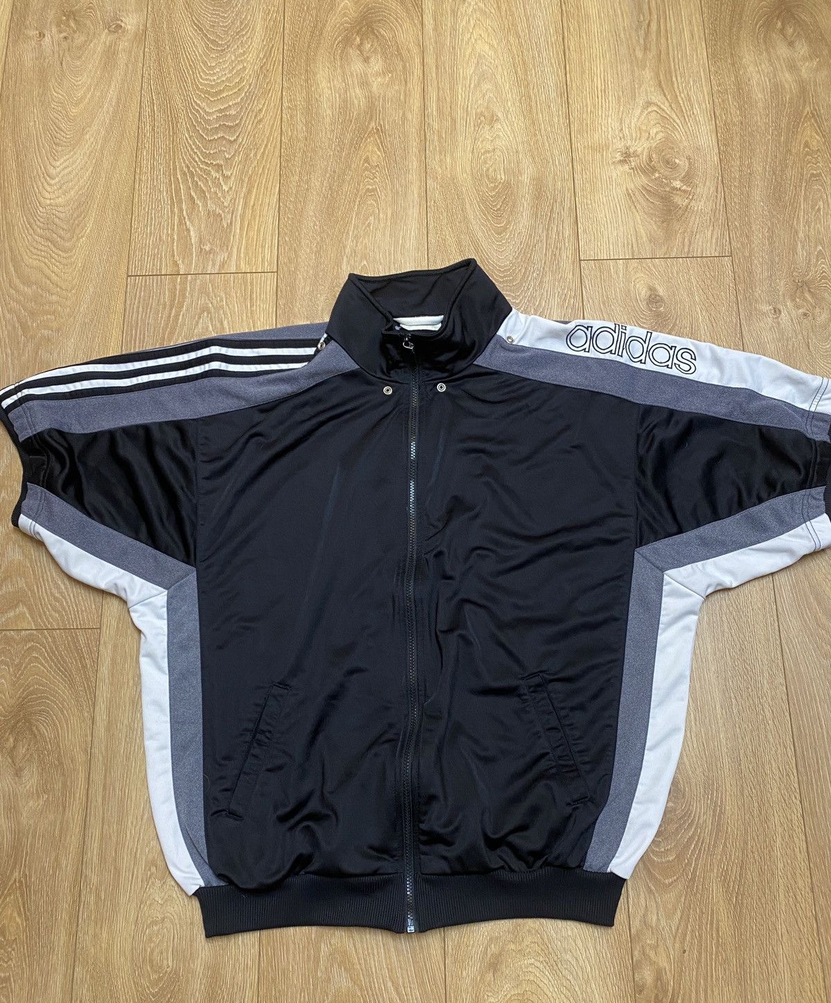 Adidas × Vintage Vintage adidas logo on shoulder rare sweatshirt short sleeve Size US XL / EU 56 / 4 - 1 Thumbnail