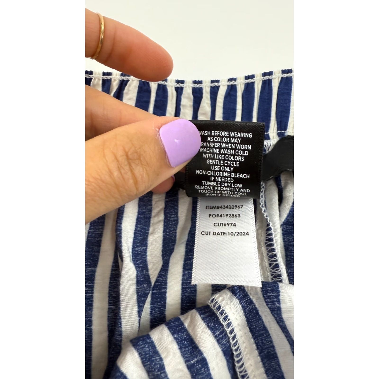 Torrid Torrid Womens Shorts 3 Blue White Striped Rayon Drawstring Waist 4 Inseam Chino, High Rise, Elastic Size 26" / US 2 / IT 38 - 4 Thumbnail
