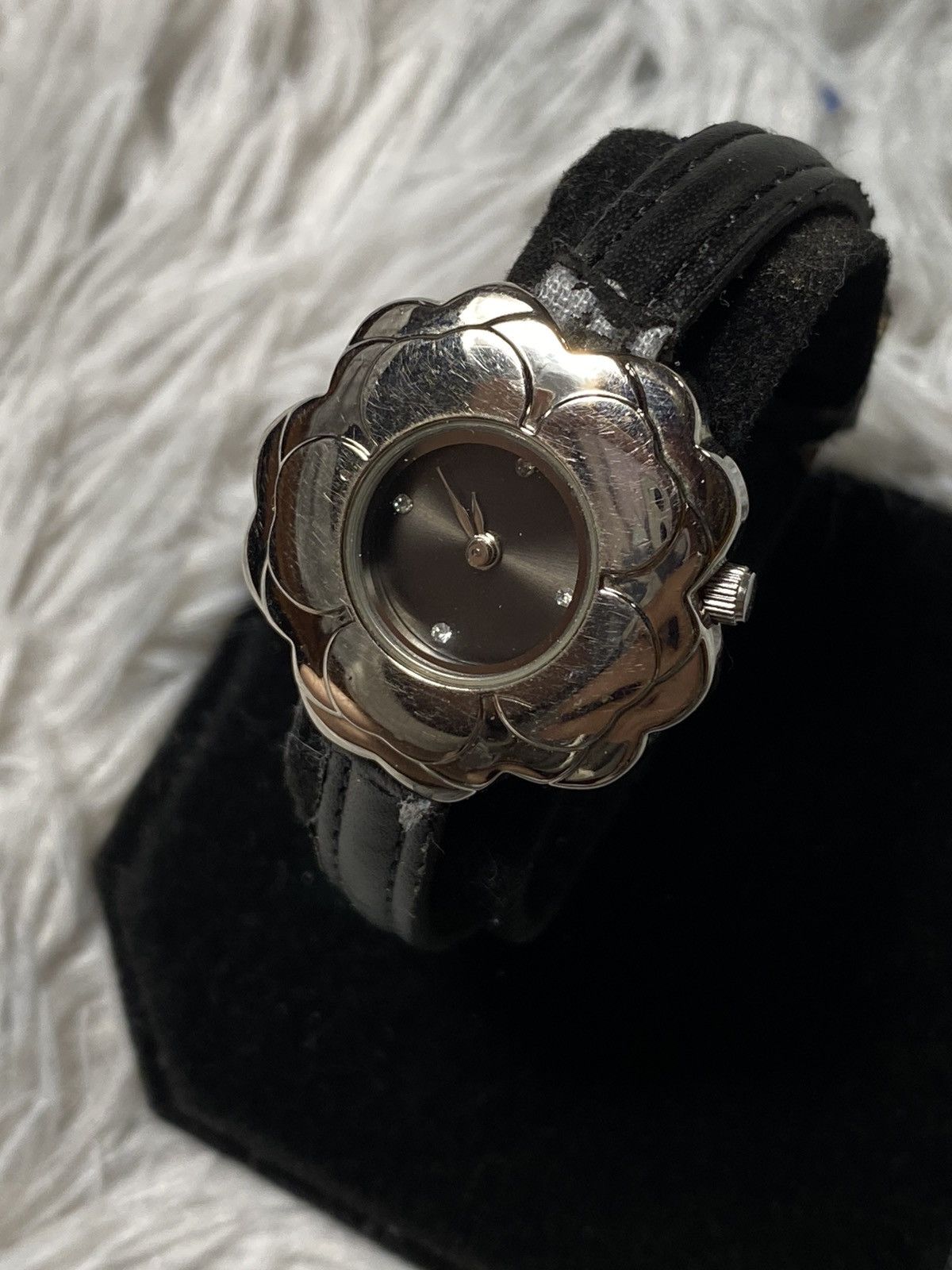 Japanese Brand × Jewelry Rare Black Floral Vintage Watch | Japanese Brand Size ONE SIZE - 2 Thumbnail