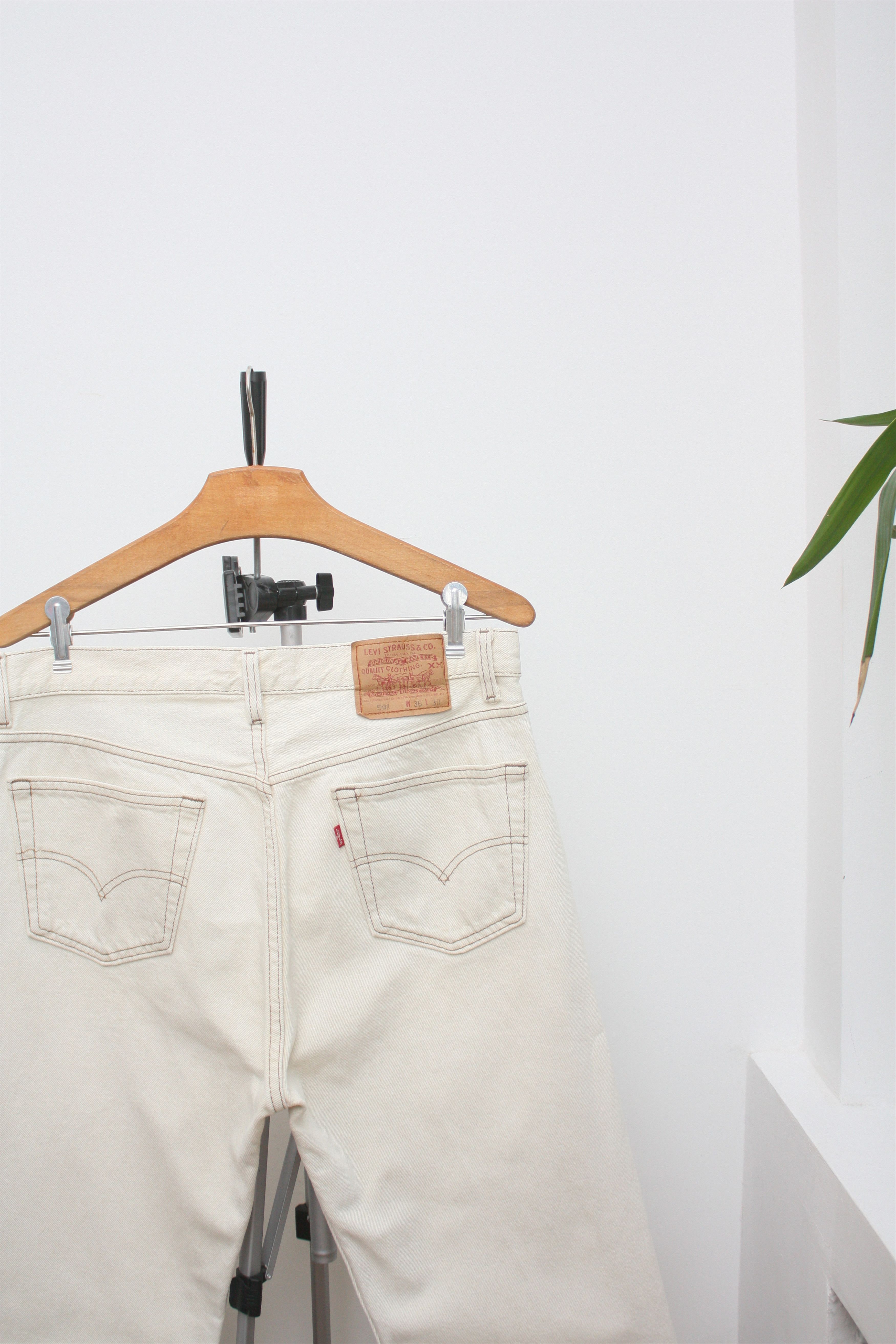 Levi's Vintage Clothing Levi's 501 Vintage Cream Denim Jeans W36L30 Made In USA Size US 36 / EU 52 - 1 Thumbnail