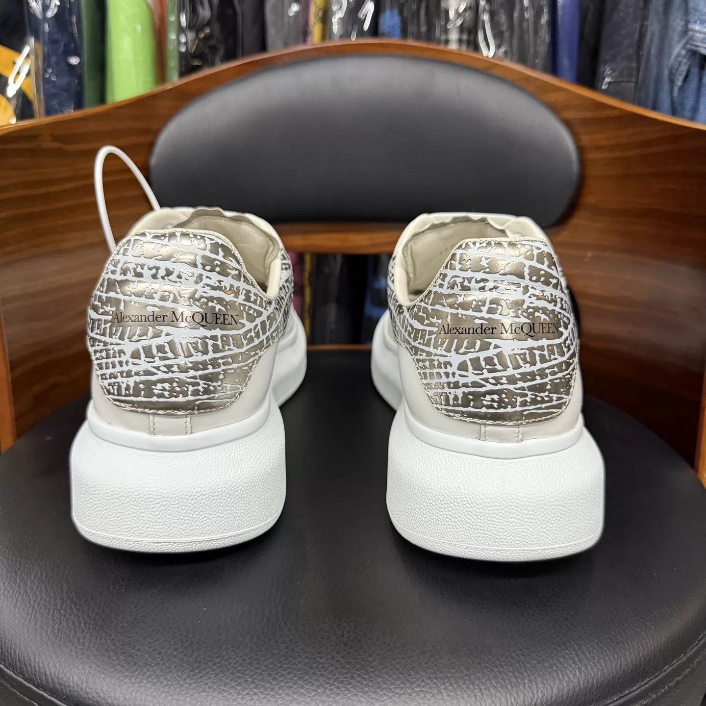 Alexander McQueen Alexander McQueen Cracked Silver Tail 44 like new Size US 11 / EU 44 - 3 Thumbnail