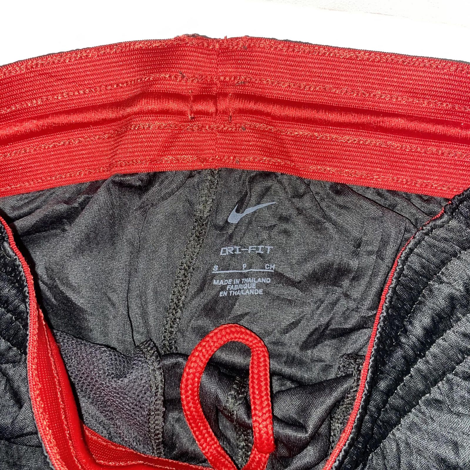 Nike Nike S Men Vintage Black Basketball Shorts Red Streetwear Size US 30 / EU 46 - 2 Thumbnail
