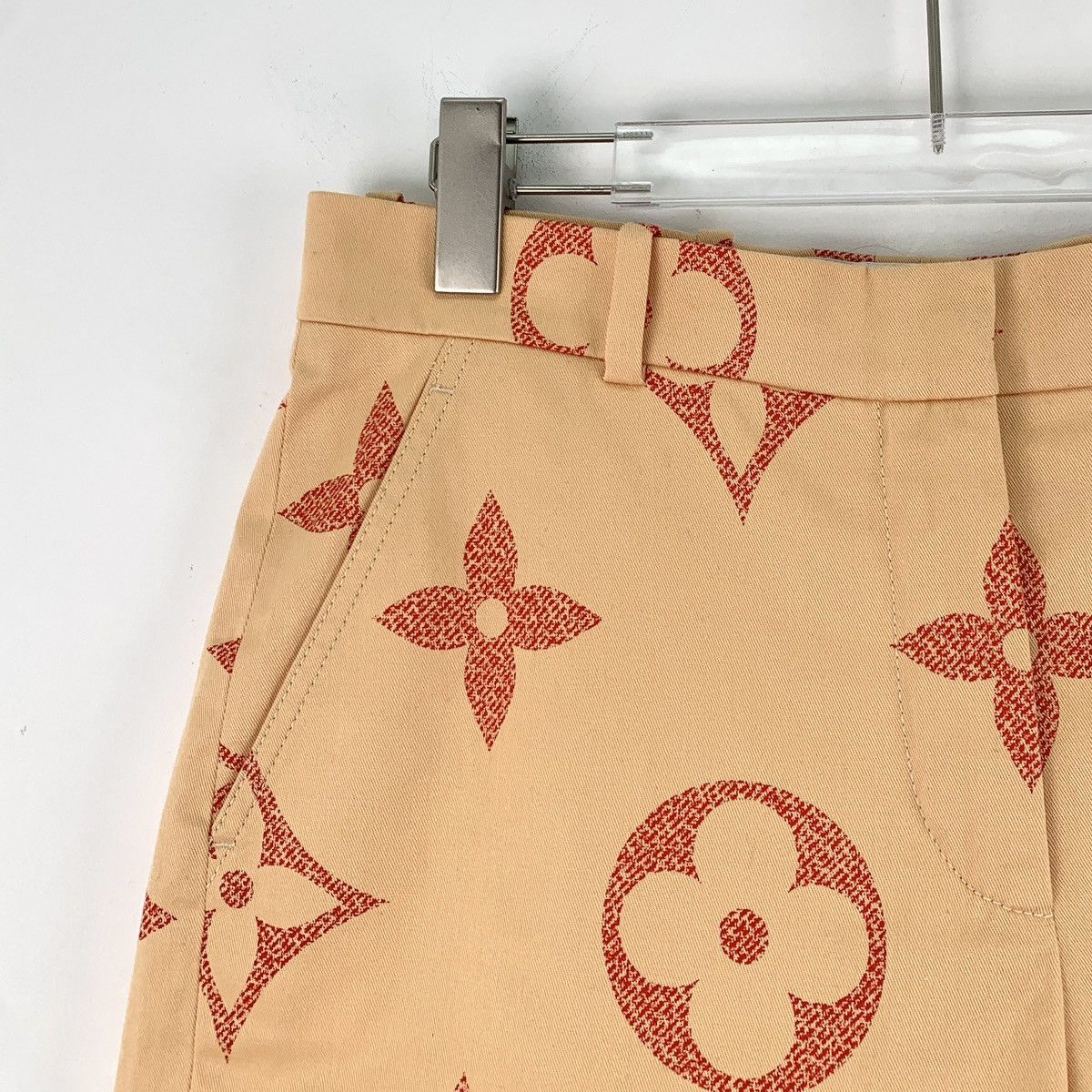 Louis Vuitton Louis Vuitton Allover Monogram Logo Print Shorts K26WX Size 26" / US 2 / IT 38 - 3 Thumbnail