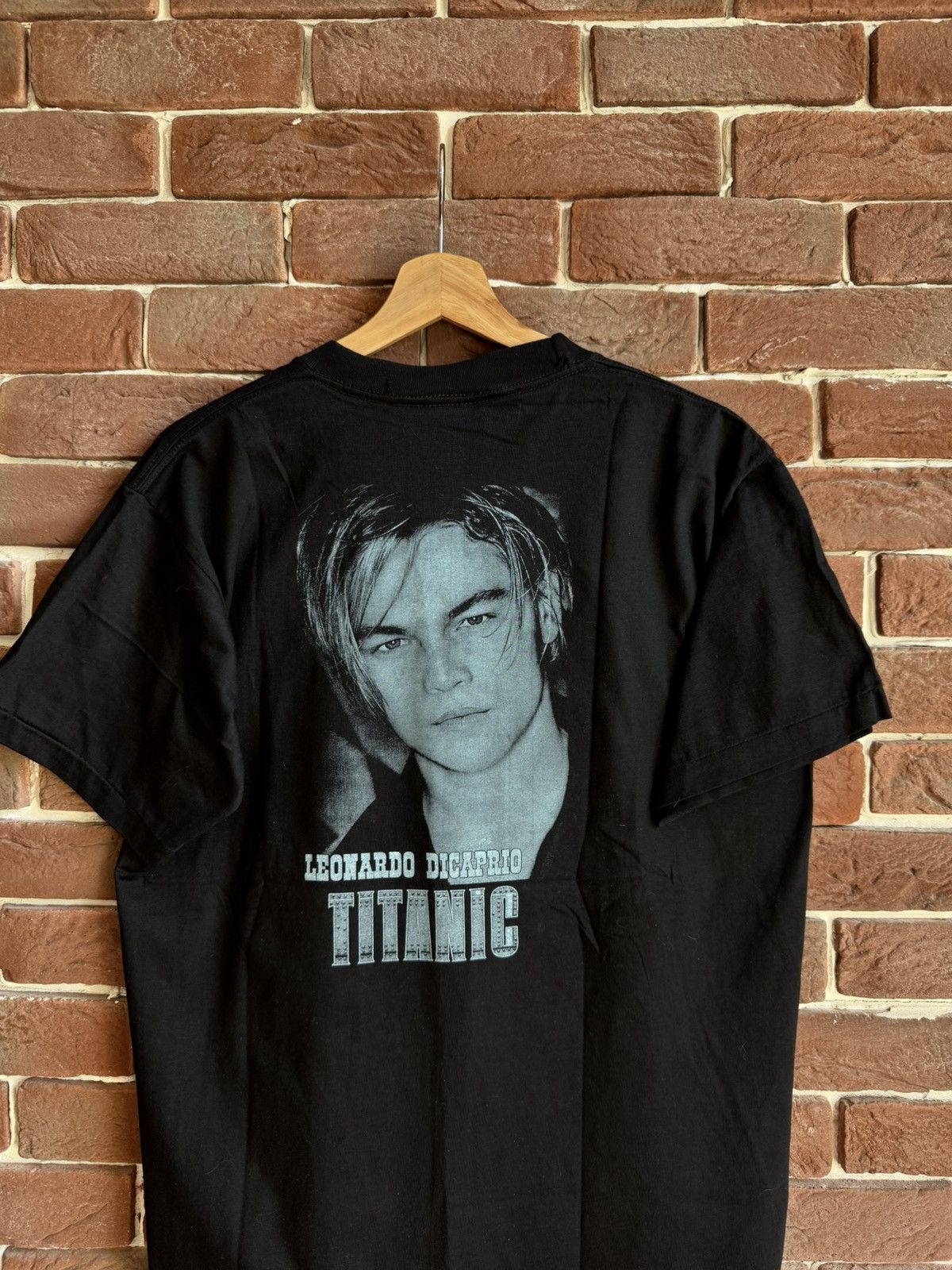 Vintage Rare Leonardo DiCaprio 90s Titanic Vintage Movie Rap Tshirt Size US L / EU 52-54 / 3 - 8 Thumbnail