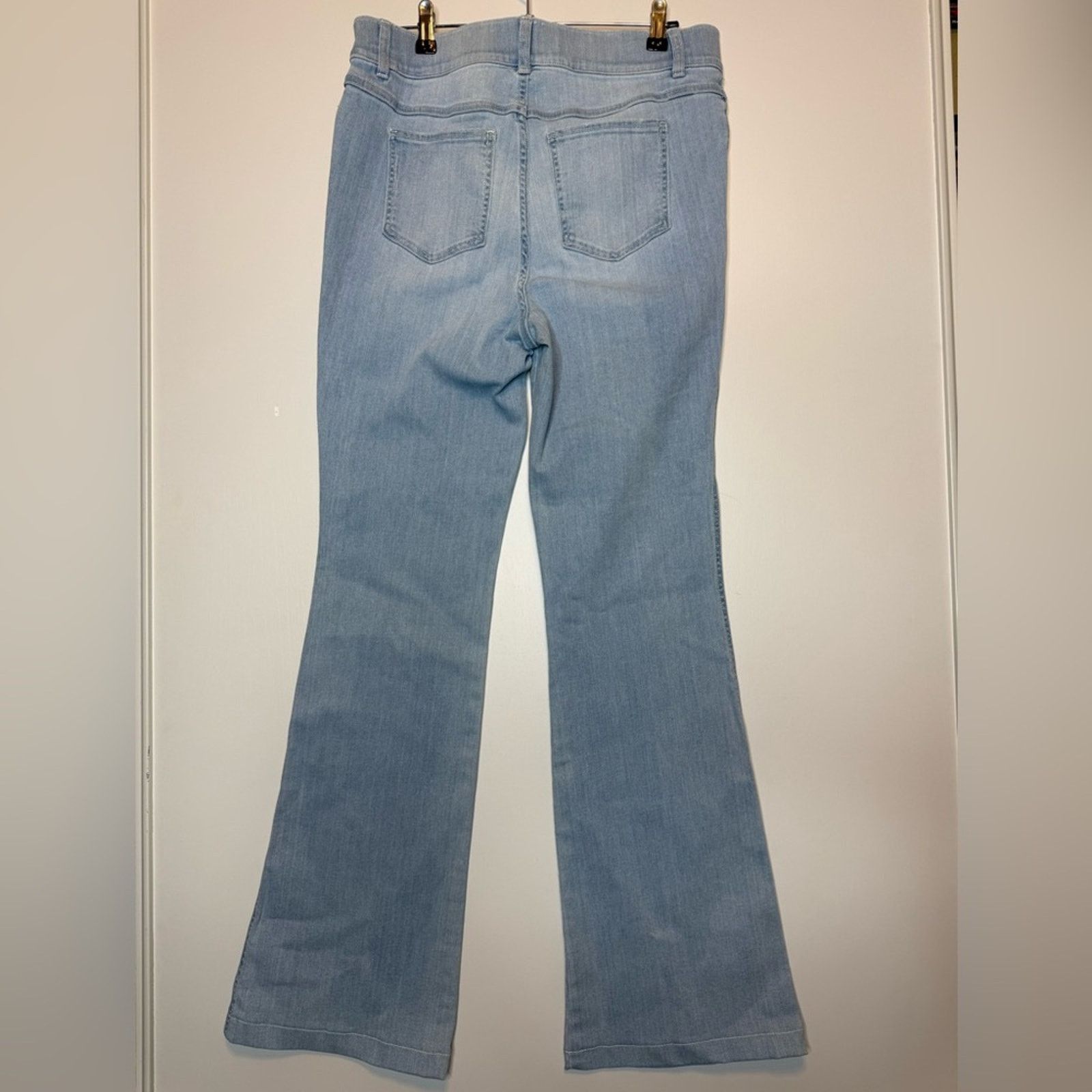 Spanx Spanx Pull-on Stretchy Retro Light Wash Flare Jean TALL Lrg Size 34" / US 12 / IT 48 - 12 Thumbnail