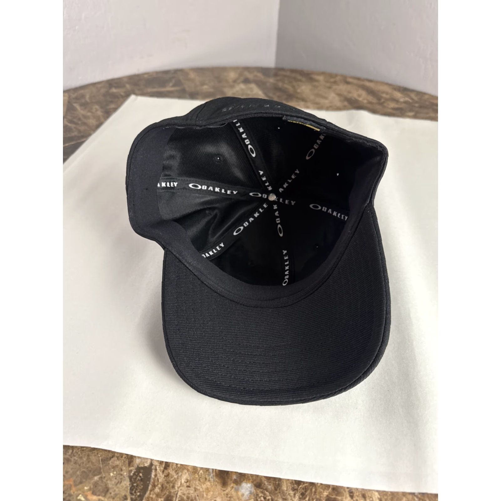 Oakley Oakley Cap Hat Tincan Fitted Flex Fit S/M Classic Low Black US Flag Logo Baseball Cap Men Black S/M Cap Hat Size ONE SIZE - 6 Thumbnail