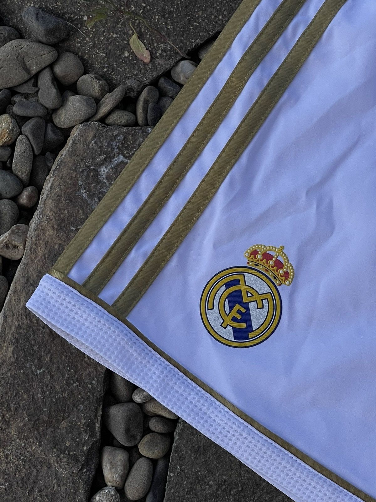 Adidas × Vintage 2011 Adidas Real Madrid white shorts vintage Size US 36 / EU 52 - 3 Thumbnail