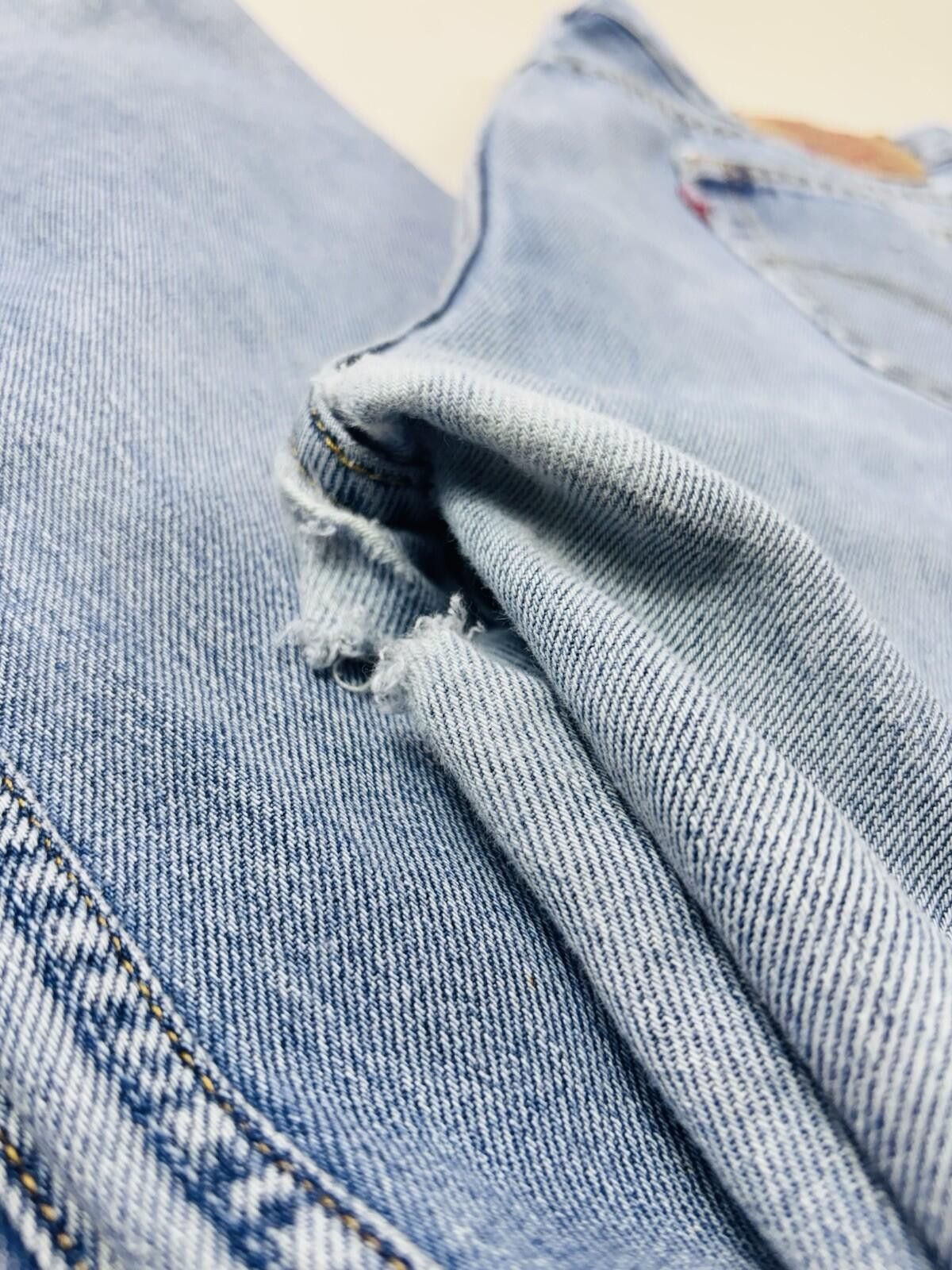 Levi's Levi’s Vintage Men’s 550 Relaxed Fit Jeans blue denim 36x34 Size US 36 / EU 52 - 4 Thumbnail