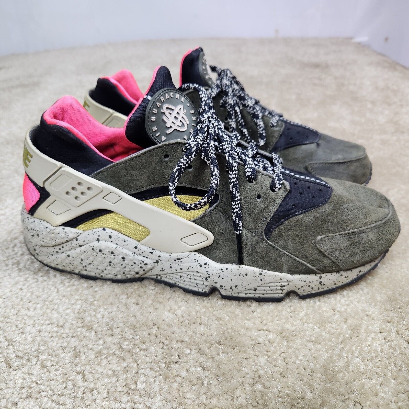 Nike Nike Air Huarache Black / Desert Moss - Solar Red Sz 10.5 Size US 10.5 / EU 43-44 - 1 Thumbnail