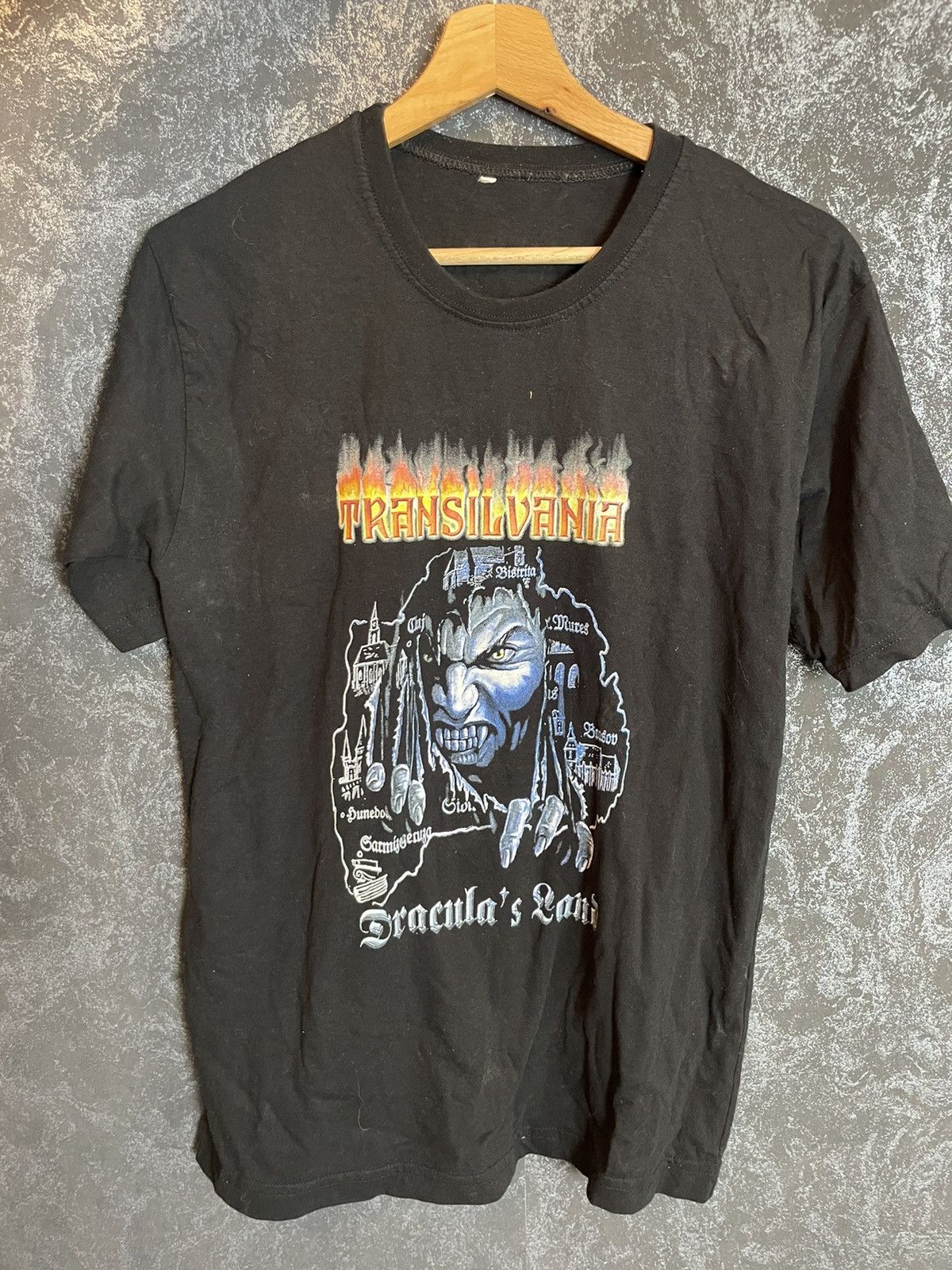 Fruit Of The Loom × Unsound Rags × Vintage Vintage Transilvania Dracula Graphic T Shirt Blood Vampire Size US M / EU 48-50 / 2 - 1 Thumbnail