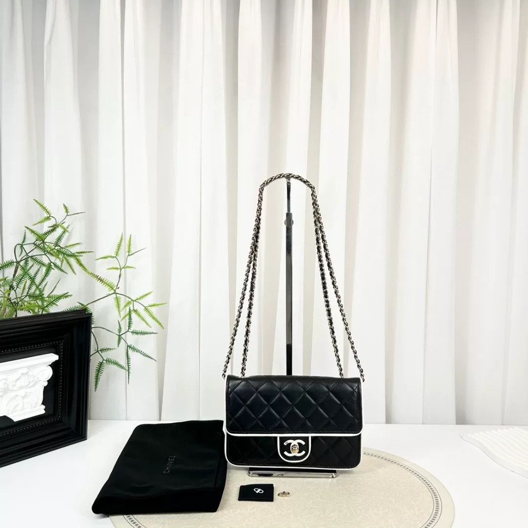 Chanel Pre-loved Bag Very good condition Size ONE SIZE - 1 Thumbnail
