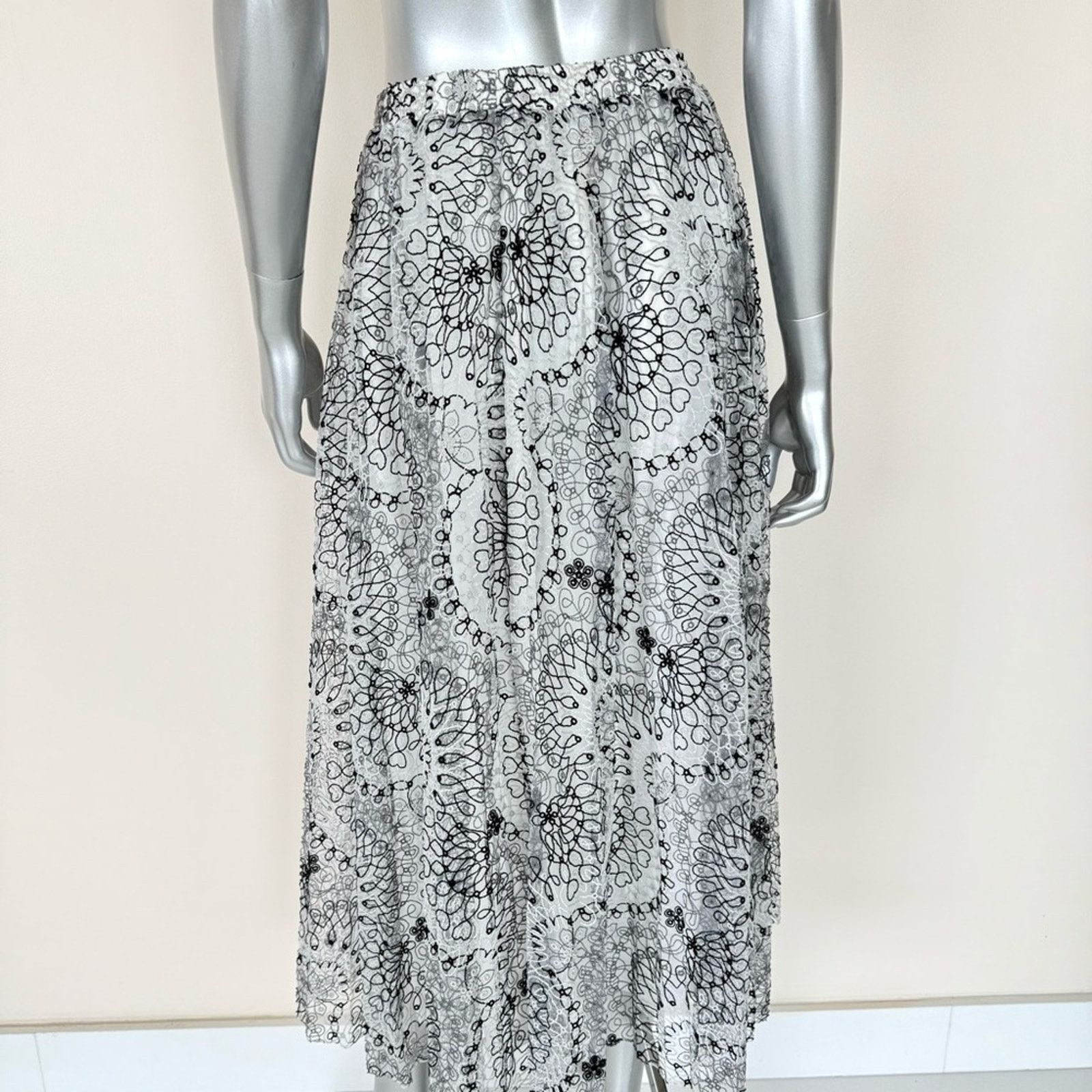 Ermanno Scervino Ermanno Scervino laces silk mid skirt size 42 IT or M 1900$ Size 28" / US 6 / IT 42 - 5 Thumbnail
