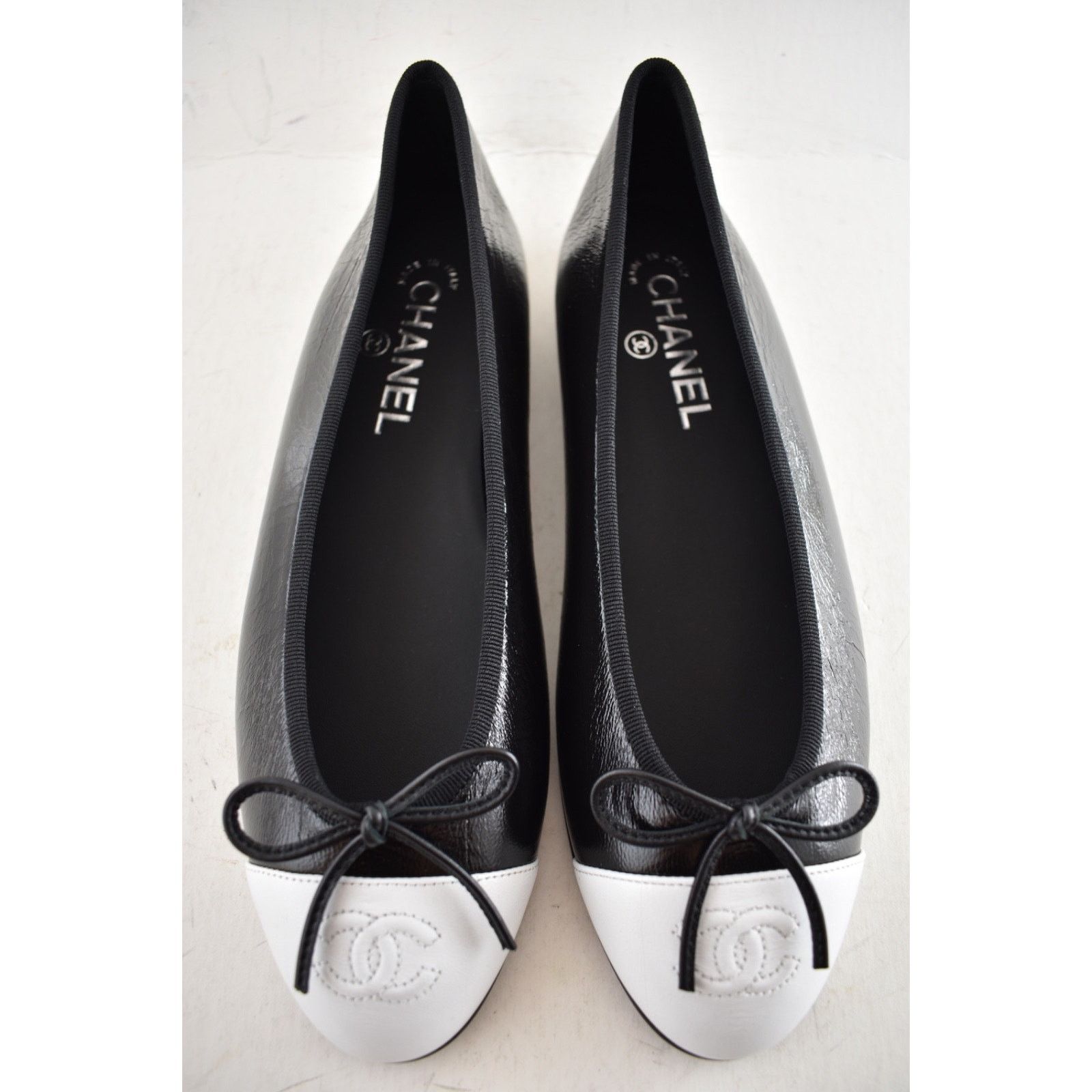 Chanel Chanel 26S Black White Lambskin CC Bow Ballet Flat 40 Size US 10 / IT 40 - 12 Thumbnail