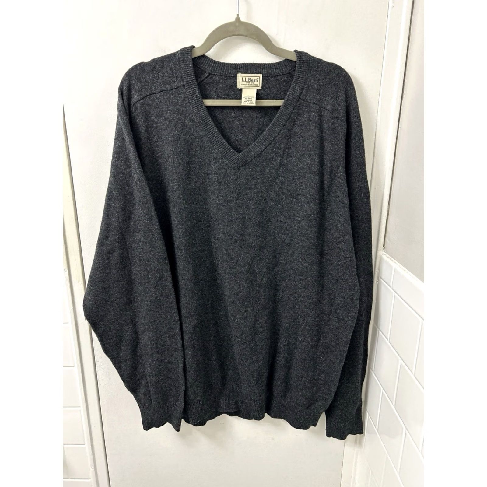 Vintage VINTAGE? No. LL Bean Sweater Mens XL Tall Charcoal Gray 100% Lambswool V-Neck Pullover L/S Size US XL / EU 56 / 4 - 2 Thumbnail