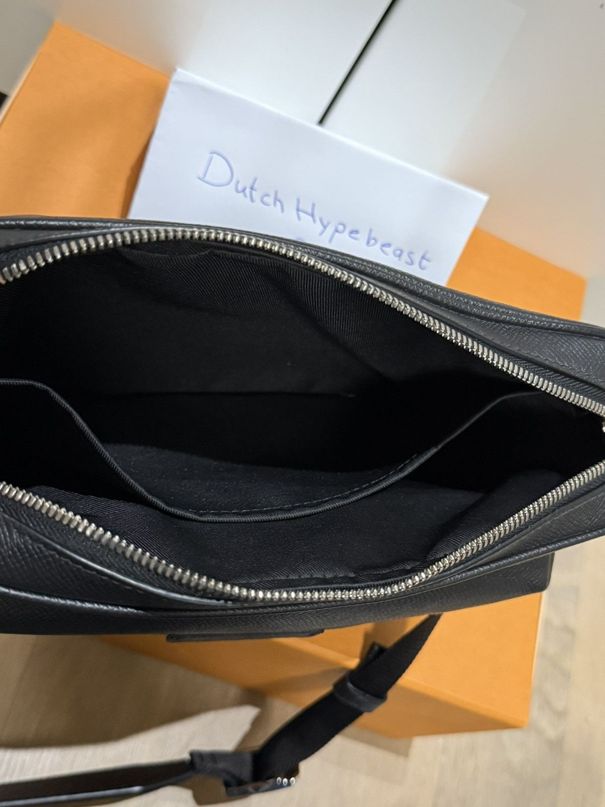 Louis Vuitton Louis Vuitton Outdoor Messenger PM Taiga Noir Size ONE SIZE - 11 Thumbnail