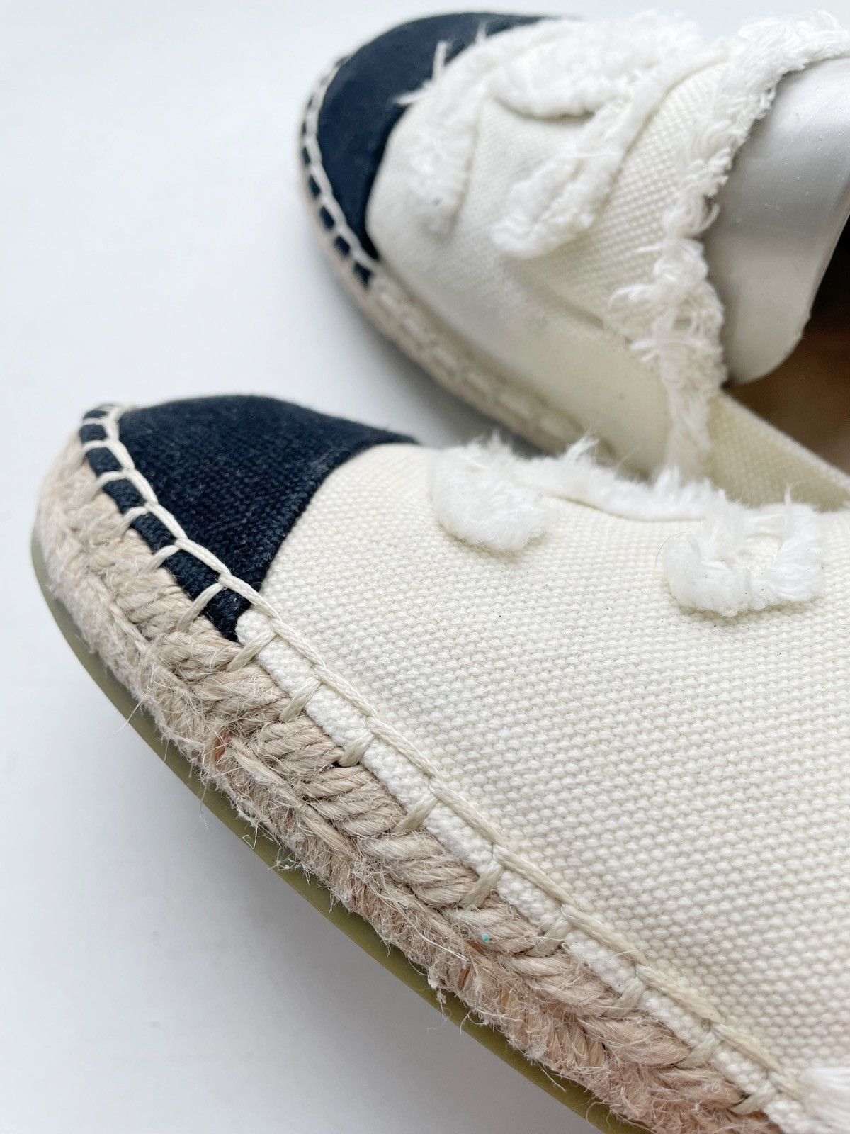 Chanel Chanel Big Logo Espadrilles White & Blue Made Spain Size 38 Size US 8 / IT 38 - 9 Thumbnail