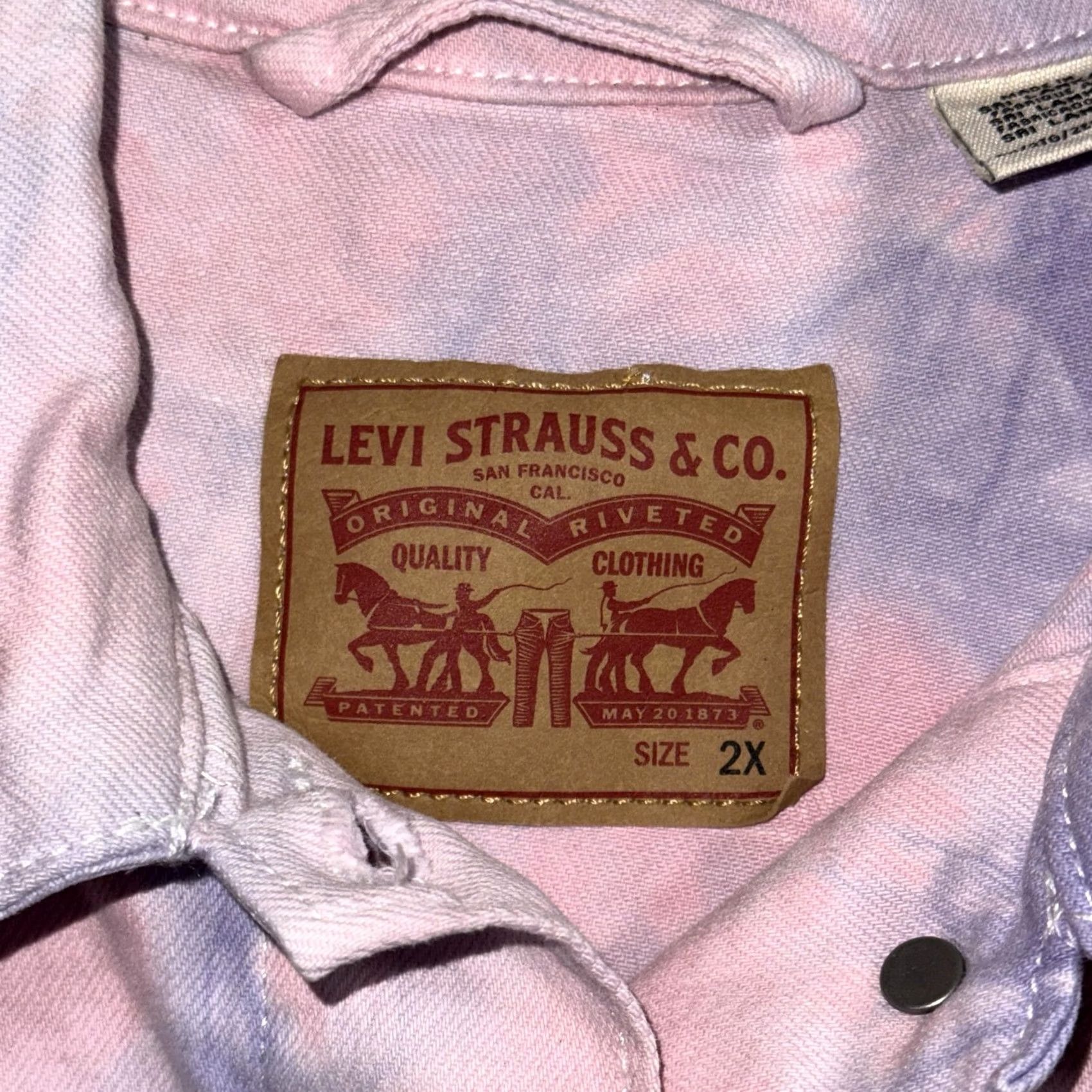 Levi's VINTAGE Levis Denim Jacket Womens 2X Pink Purple Tie Dye Trucker Jean Coat Button Size 40" / US 18 - 3 Thumbnail