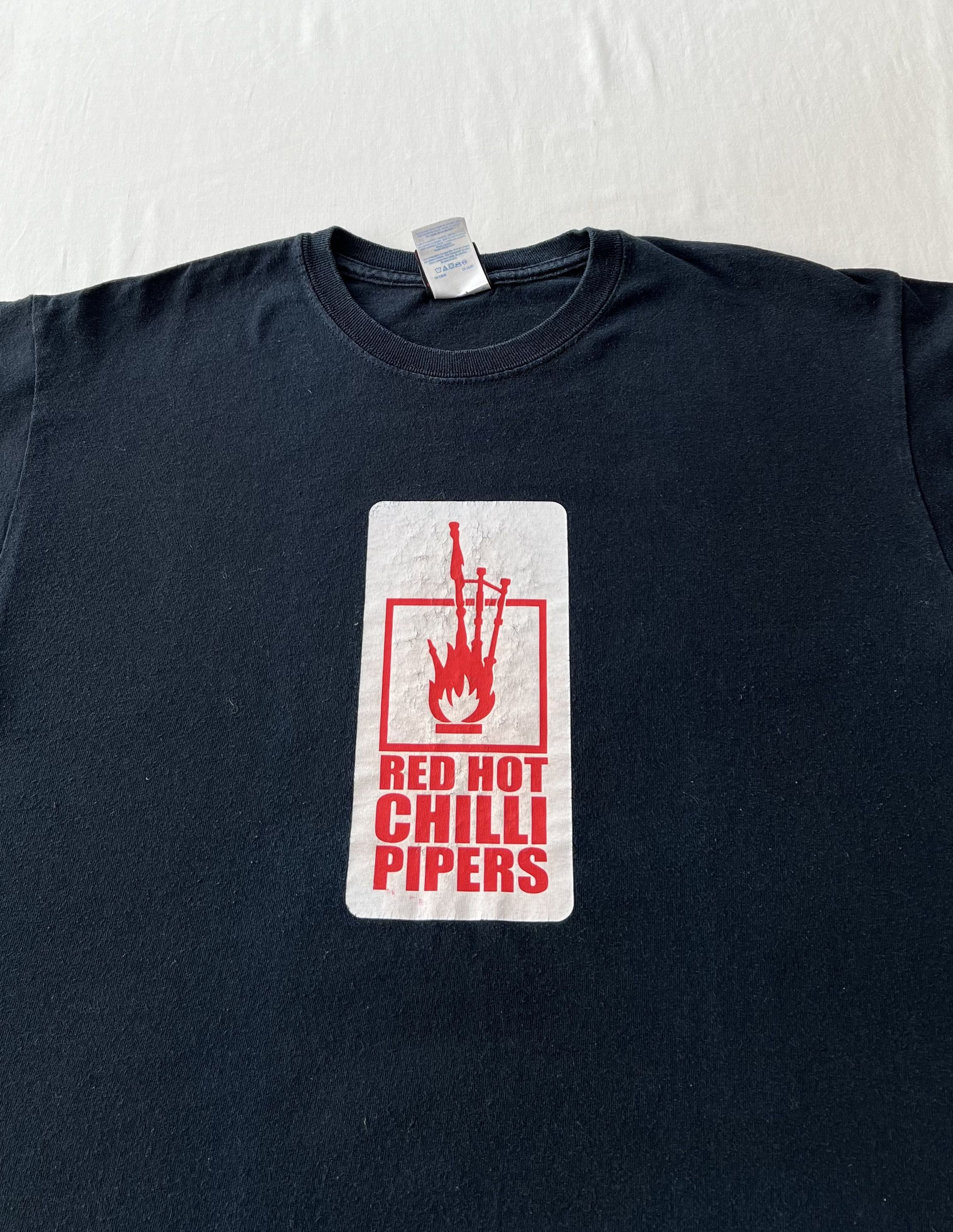 Band Tees Vintage 2000s Red Hot Chilli Pipers Rock Band Black T-shirt Size US M / EU 48-50 / 2 - 5 Thumbnail