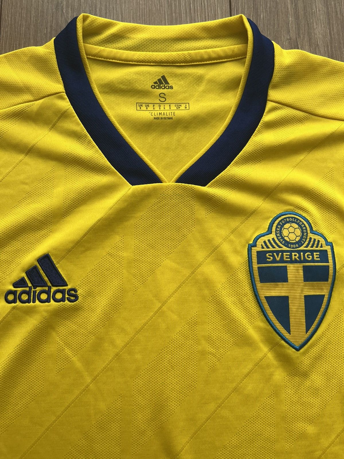 Adidas Adidas 2018-20 Sweden Home Shirt Size US S / EU 44-46 / 1 - 3 Thumbnail