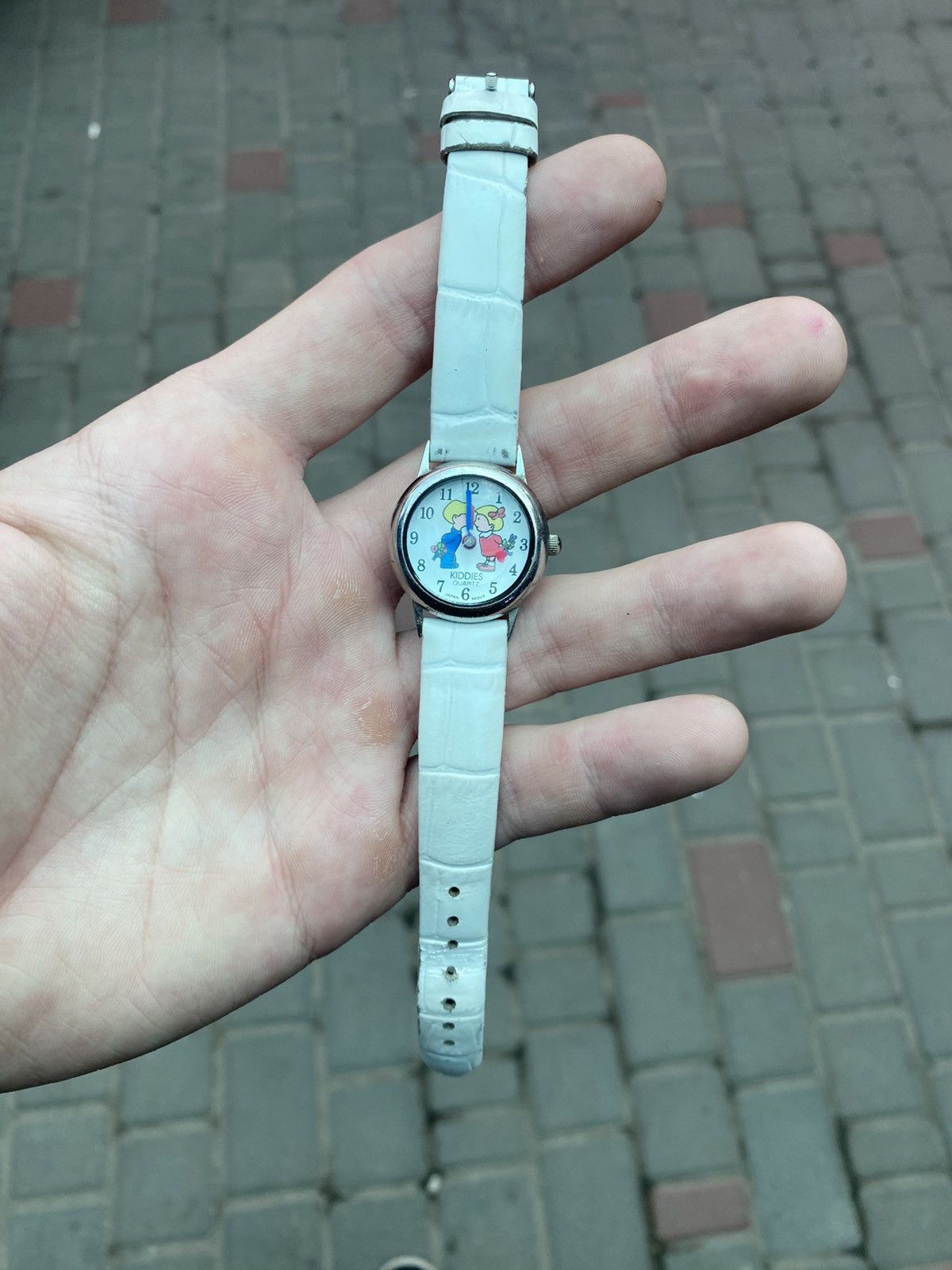 Japanese Brand Rare Retro Kiddies Quartz Watch Kissing Couple Japanese Size ONE SIZE - 1 Thumbnail