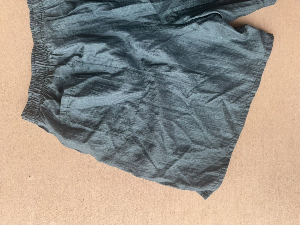 Umbro Vintage Umbro Nylon Shorts Size US 38 / EU 54 - 4 Thumbnail