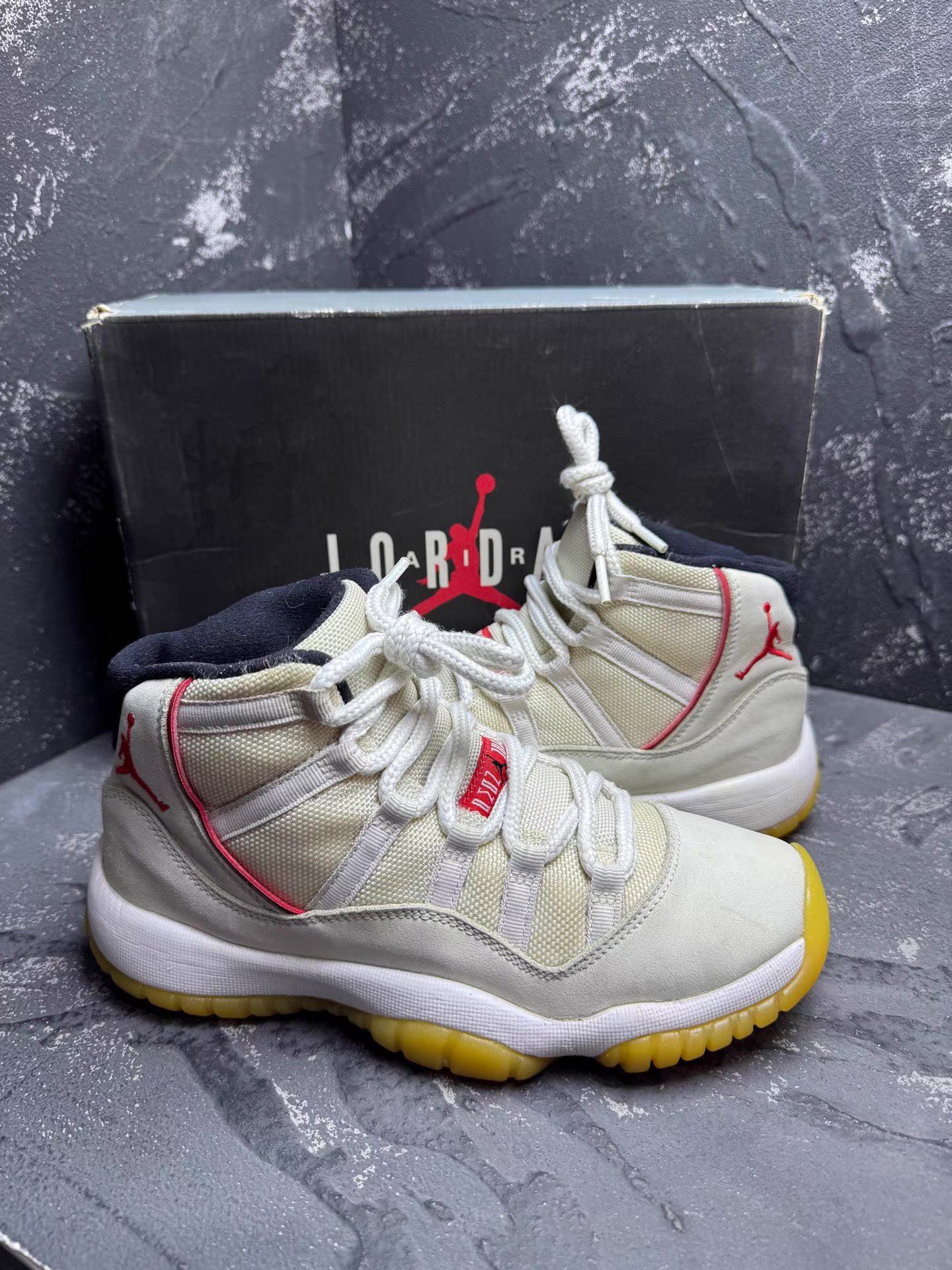 Nike Air Jordan 11 Bugs Bunny White & Red Q10 Size US 6.5 / IT 36.5 - 7 Thumbnail