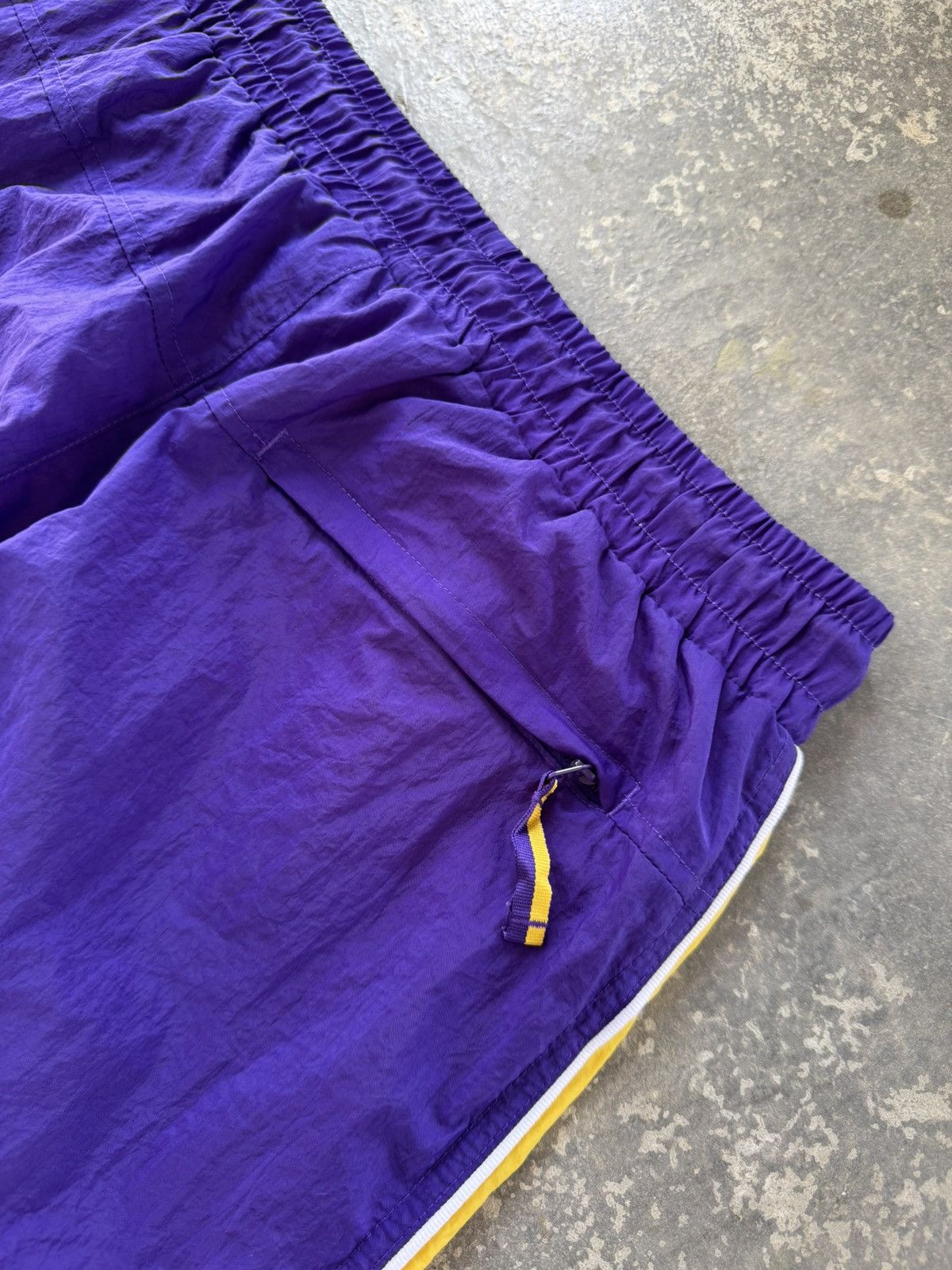 Nike Nike NBA Lakers Track Pants Size US 36 / EU 52 - 5 Thumbnail