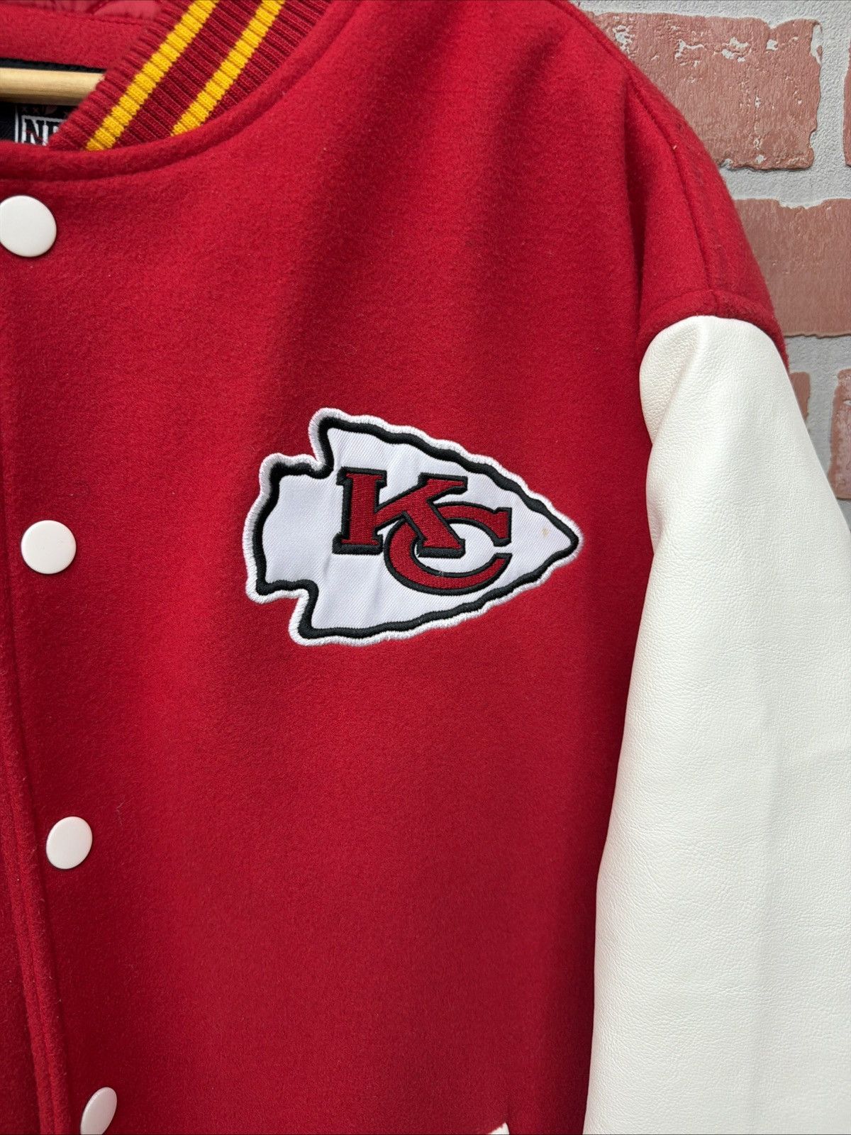 NFL NFL Team Apparel Kansas City Chiefs Jacket L Red White Size US L / EU 52-54 / 3 - 4 Thumbnail