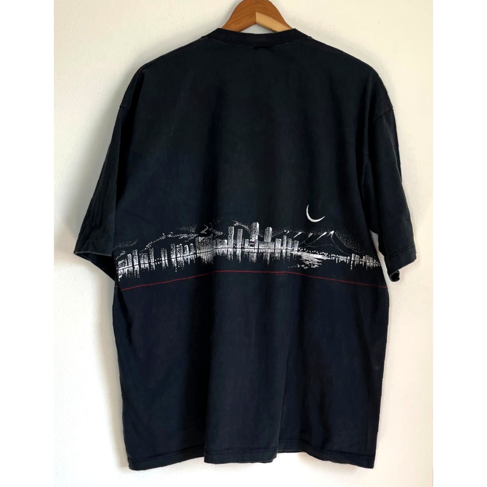 Vintage VINTAGE Crazy Shirts Hawaii T-Shirt Men’s XL City Lights Double-Sided 90s Hawaii Vintage XL Black T-Shirt Size US XL / EU 56 / 4 - 2 Thumbnail