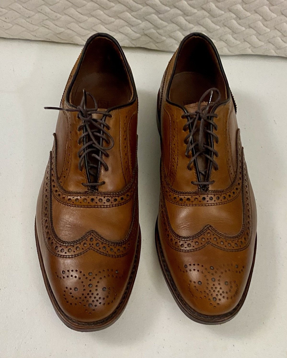 Allen Edmonds Allen Edmonds 🇺🇸 McAllister Wing-Tip Oxford Walnut 11 EE VGC Size US 11 / EU 44 - 13 Thumbnail
