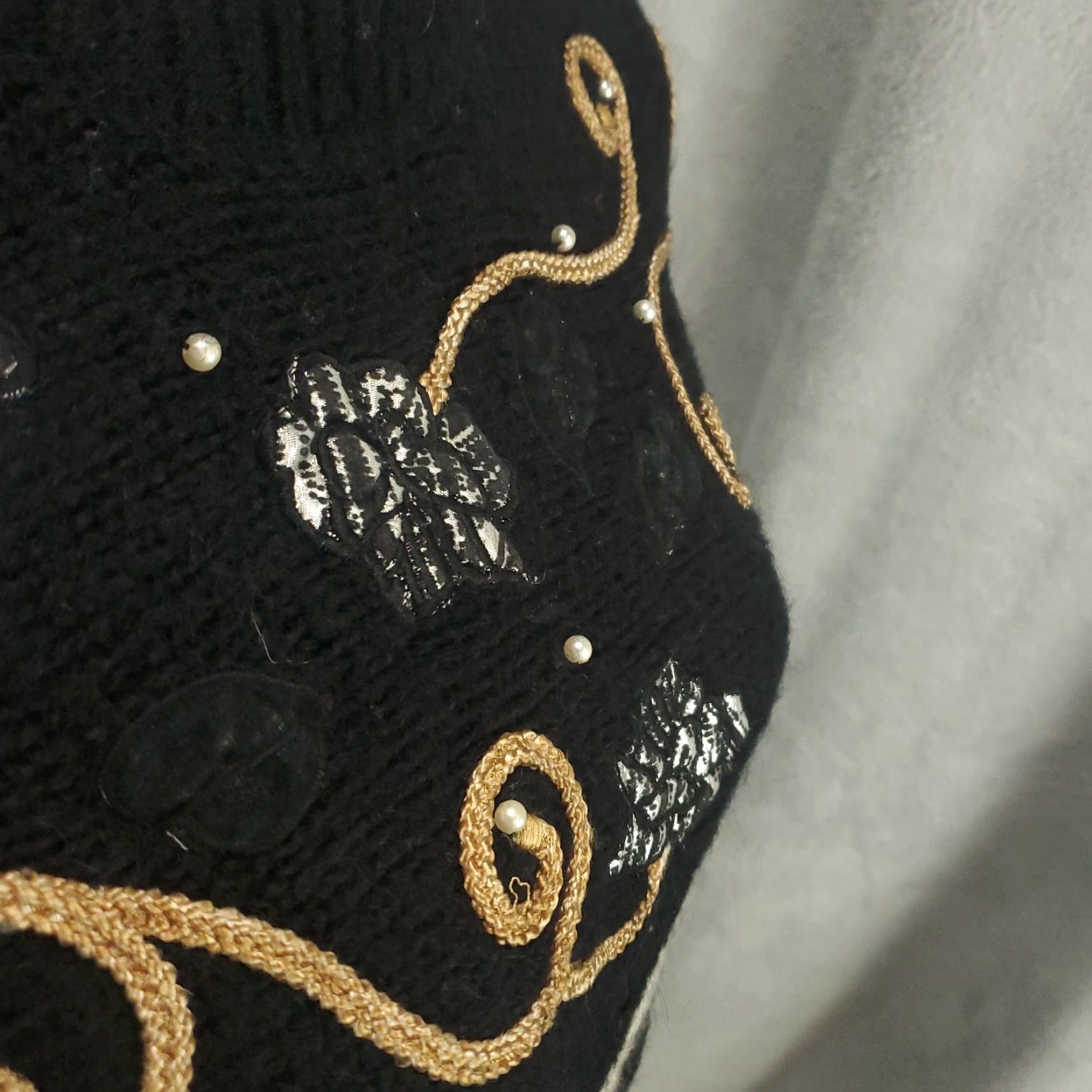 Vintage VINTAGE Christine Gerard Sweater Womens Medium Black Floral Knit Pullover with Pearls 80s 90s Classic Size M / US 6-8 / IT 42-44 - 4 Thumbnail
