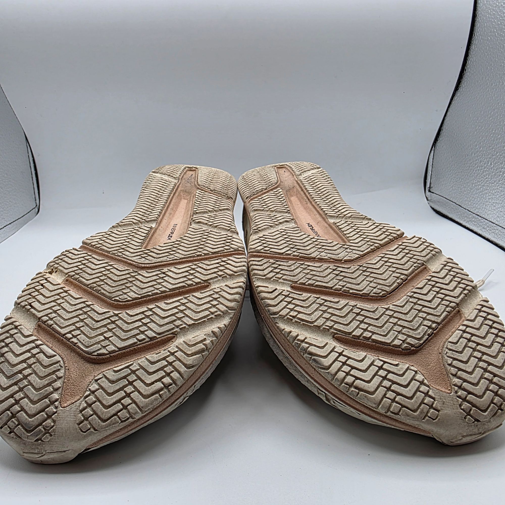 Altra Altra Solstice XT 2 Womens Size 9.5 White Pink Road Running Size US 9.5 / IT 39.5 - 10 Thumbnail