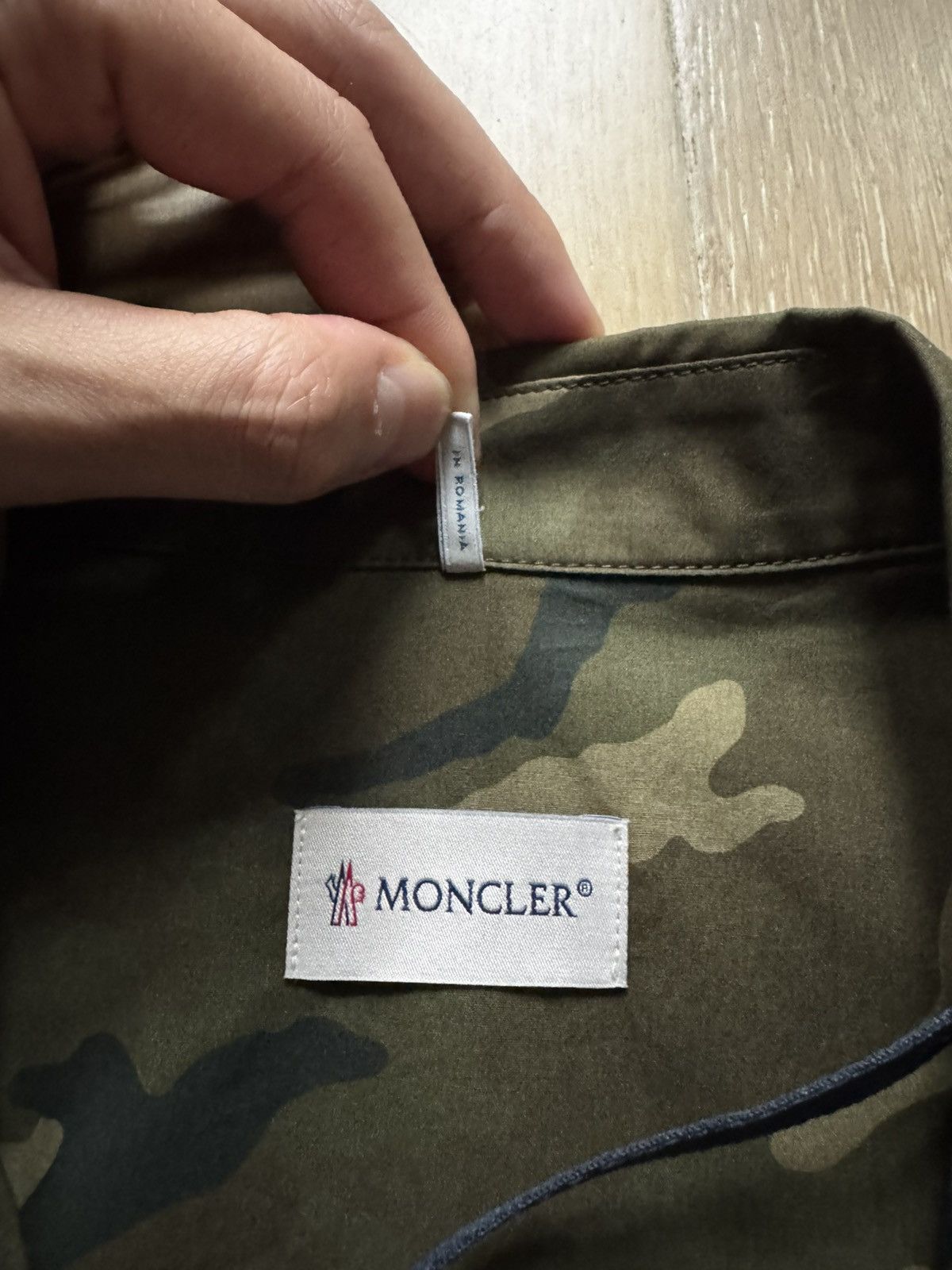 Moncler Moncler Printed Cotton Short Sleeve Shirt - Camo Size US L / EU 52-54 / 3 - 7 Thumbnail
