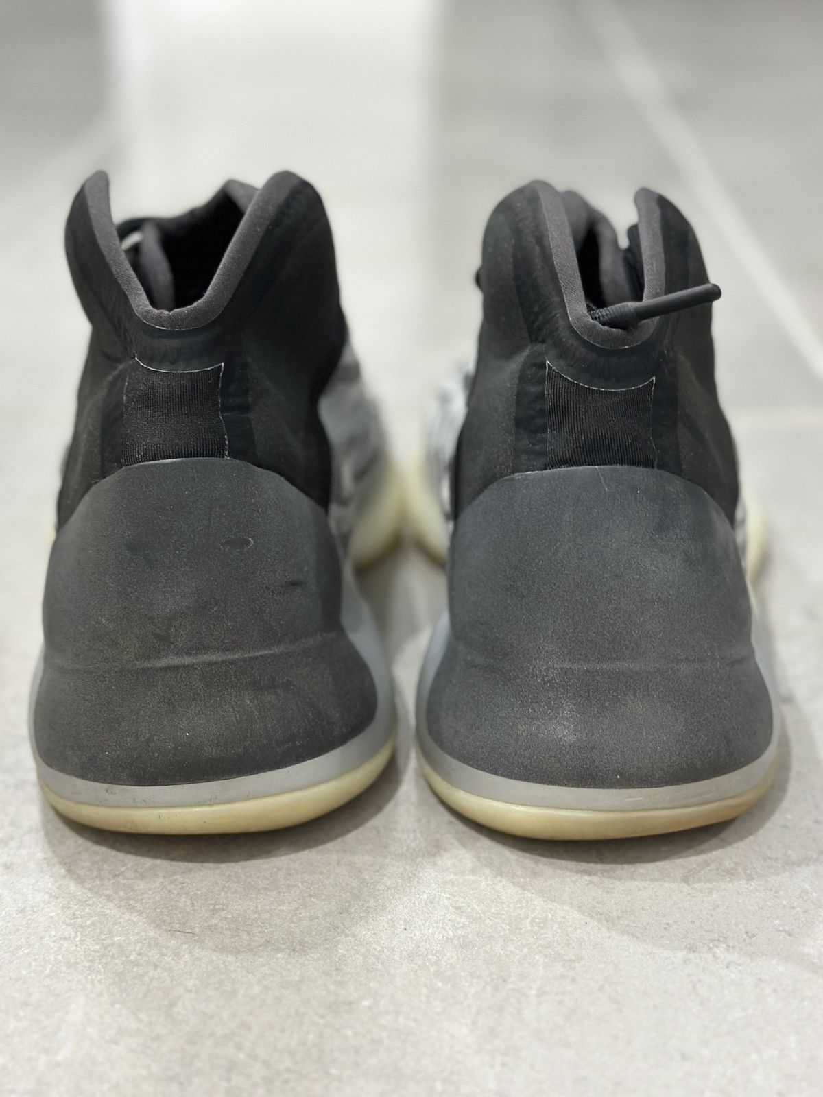 Adidas × Yeezy Yeezy Quantum Mono Carbon Size US 7 / EU 40 - 2 Thumbnail