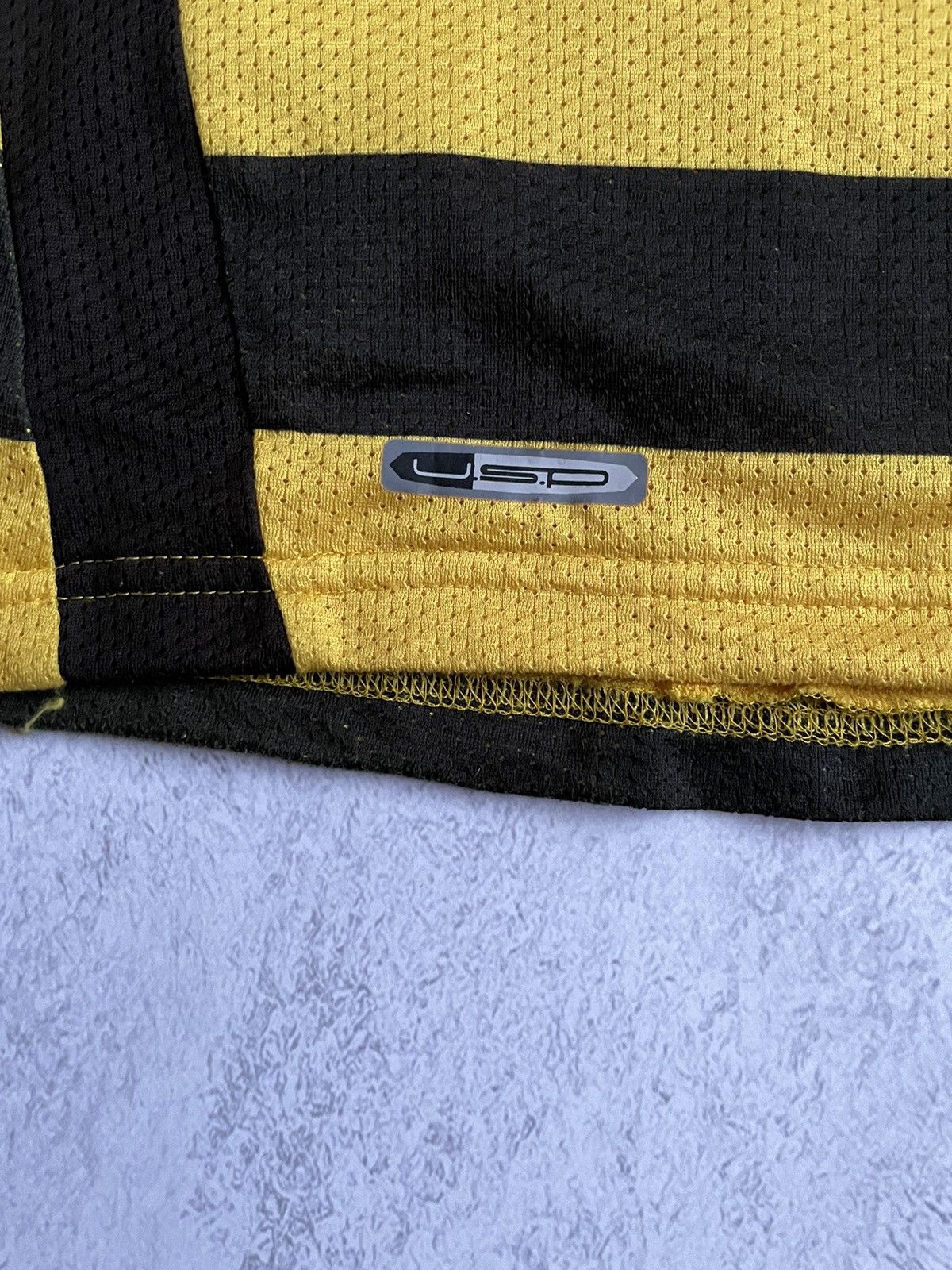 Puma Puma Young Boys 2010/2011 Home Soccer Jersey Kit Size US S / EU 44-46 / 1 - 7 Thumbnail