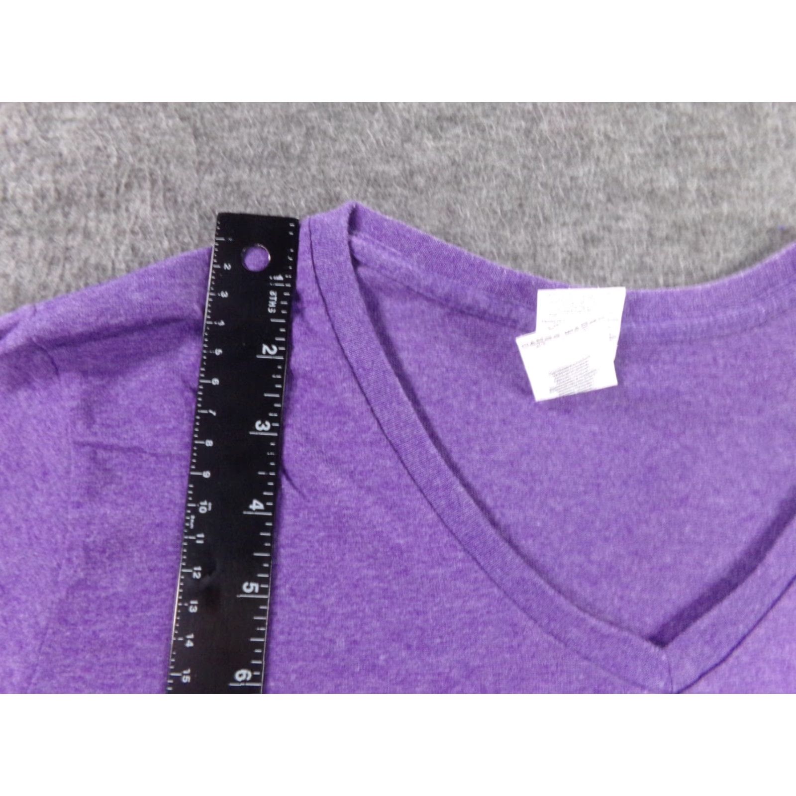 Gildan Gildan V-Neck T-Shirt Women Medium Purple Solid Casual Basic 90s Workwear Mens Size M / US 6-8 / IT 42-44 - 4 Thumbnail