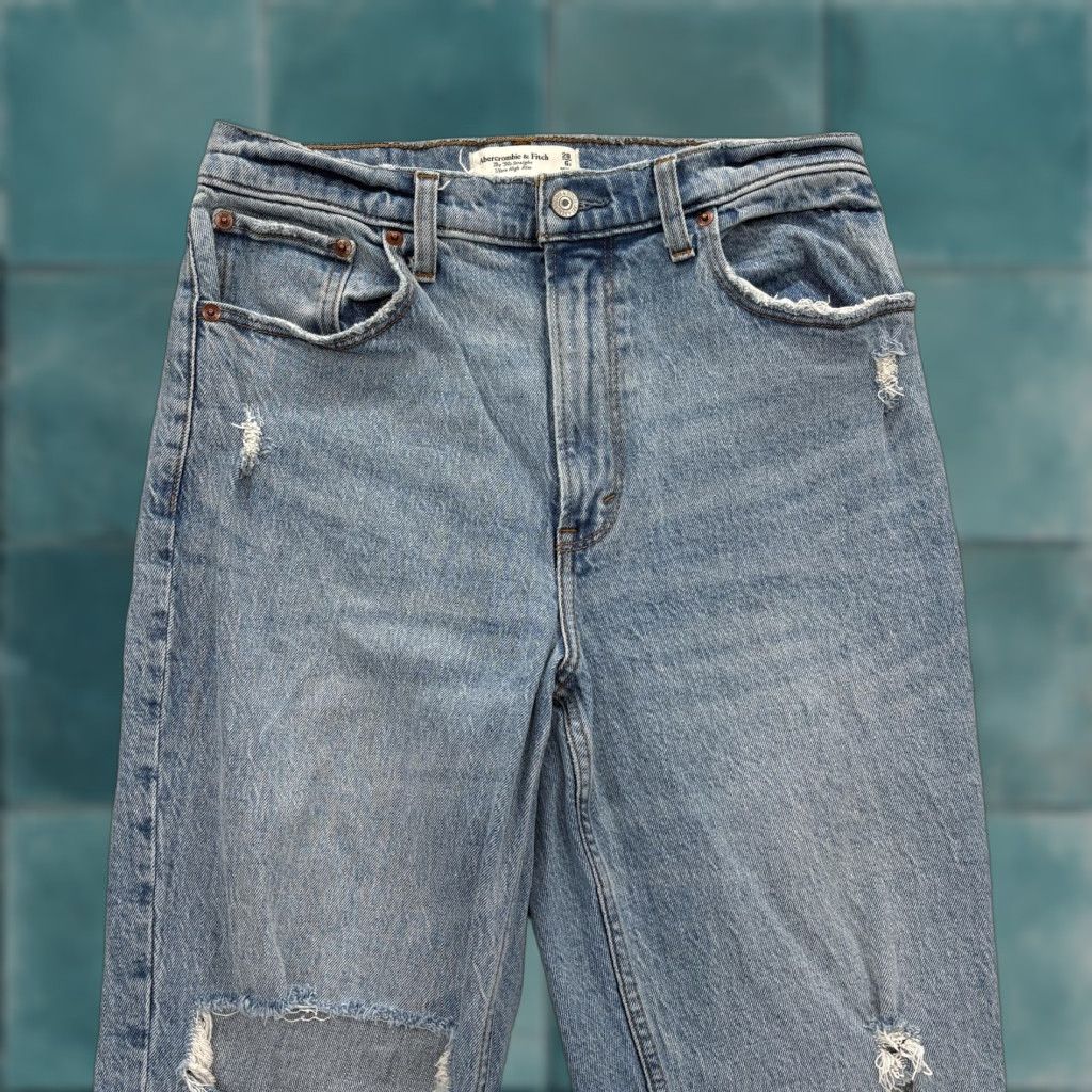 Abercrombie & Fitch VINTAGE Abercrombie & Fitch Jeans Womens 28 Blue 90s Straight Ultra High Rise Distressed Jeans Womens 28 Blue 90s Distressed Straight Ultra High Rise Size 28" / US 6 / IT 42 - 1 Thumbnail