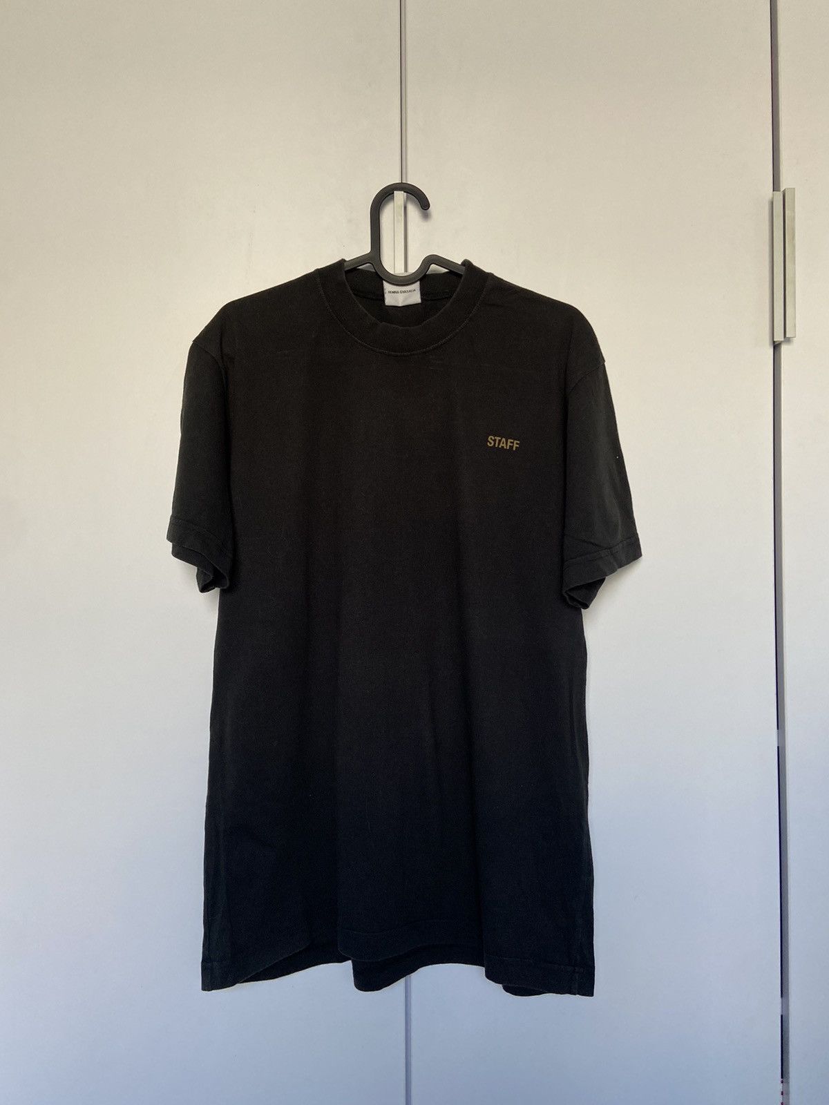 正規品 vetements open back t shirt Only VETEMENTS T-Shirt in Washed Black – SVRN