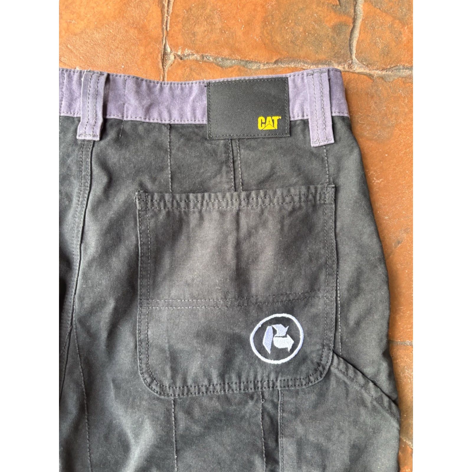 Vintage CAT X Reclaimed Carpenter Shorts Men’s 32 Relaxed Fit Grunge Black 100% Cotton Pocketed Jean Shorts Regular 32 Mens Size US 32 / EU 48 - 4 Thumbnail