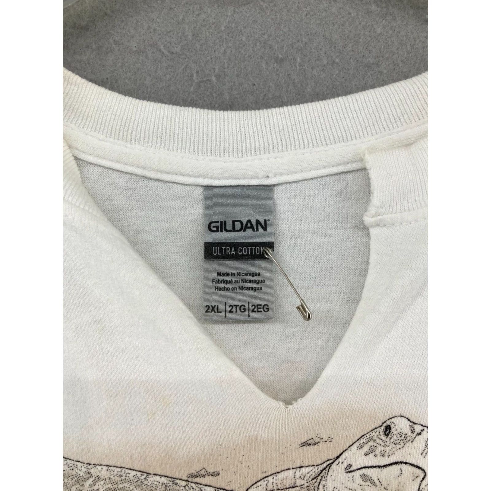 Gildan Gildan Charleston SC Sea Turtle Womens Promo Tee 2XL White Cropped Shirt Womens Plus 2XL White Beach 90s Style Cropped Tee Mens? Size XXL / US 16-18 / IT 52-54 - 6 Thumbnail