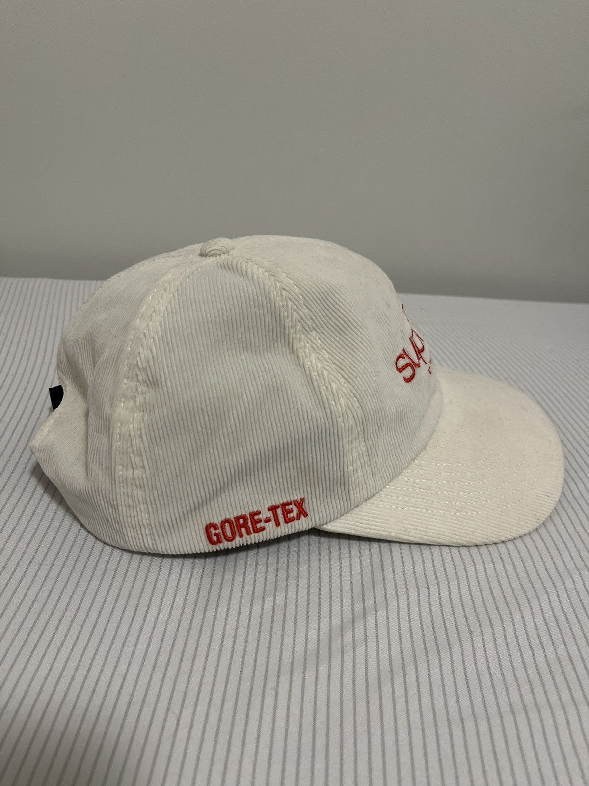 Goretex × Supreme Supreme Classic Logo Corduroy Camp Hat White Gore-Tex Size ONE SIZE - 2 Thumbnail