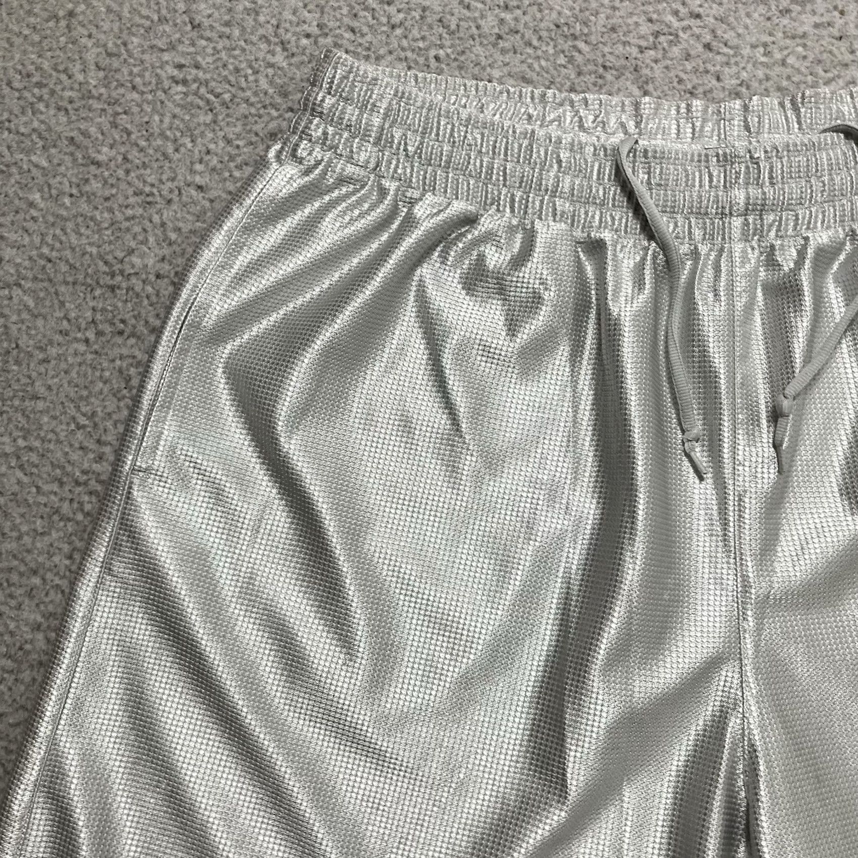Nike VINTAGE Nike Shorts Mens XL White Basketball Training Gym Dazzle Shiny Y2K Swoosh Silky Size US 36 / EU 52 - 6 Thumbnail
