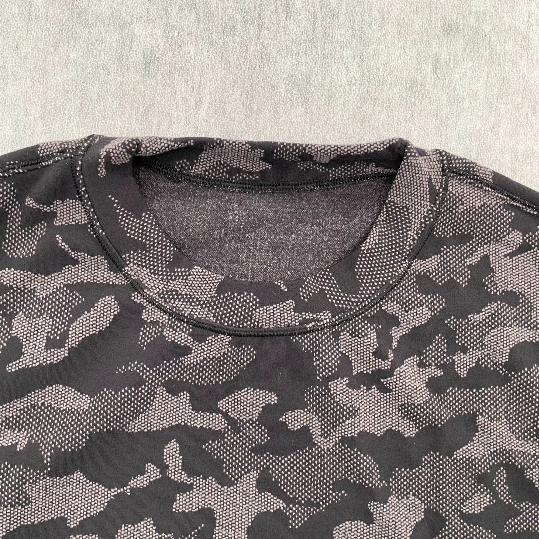 Lululemon VINTAGE Lululemon Sweater Womens 6 Pullover Camouflage Athletic Long Sleeve Knit Gray Black Ladies Size M / US 6-8 / IT 42-44 - 4 Thumbnail